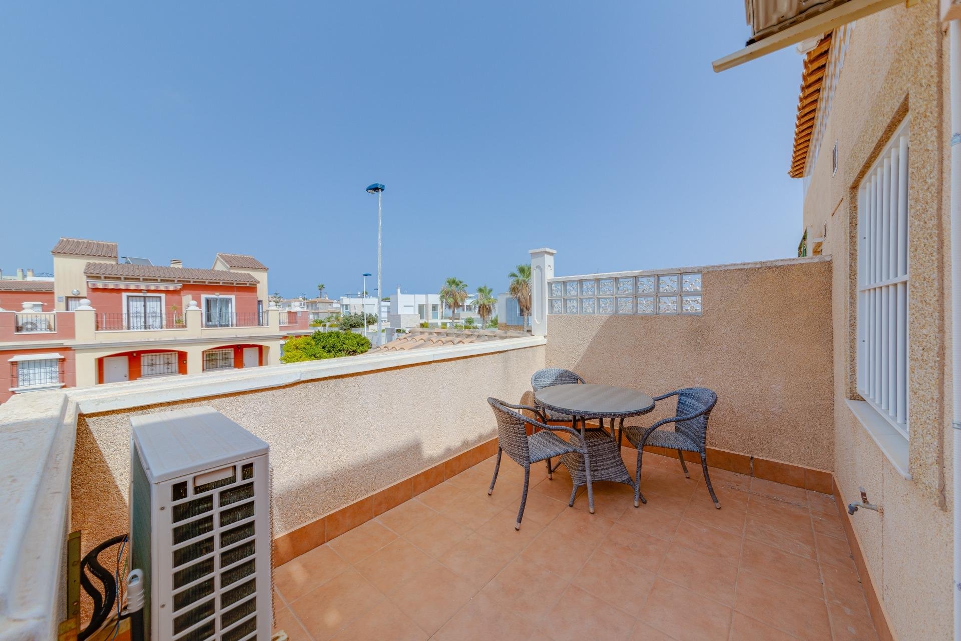 Resale - Chalet - Torrevieja - Aguas nuevas 1