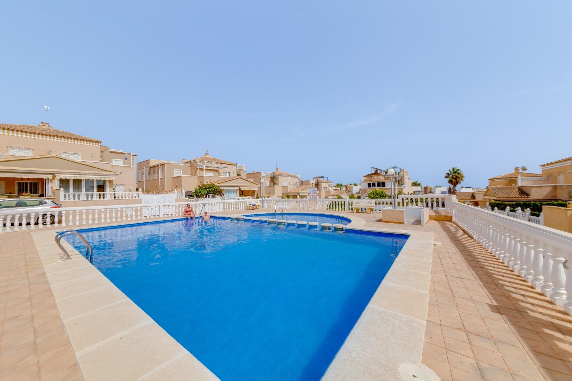 Resale - Chalet - Torrevieja - Aguas nuevas 1