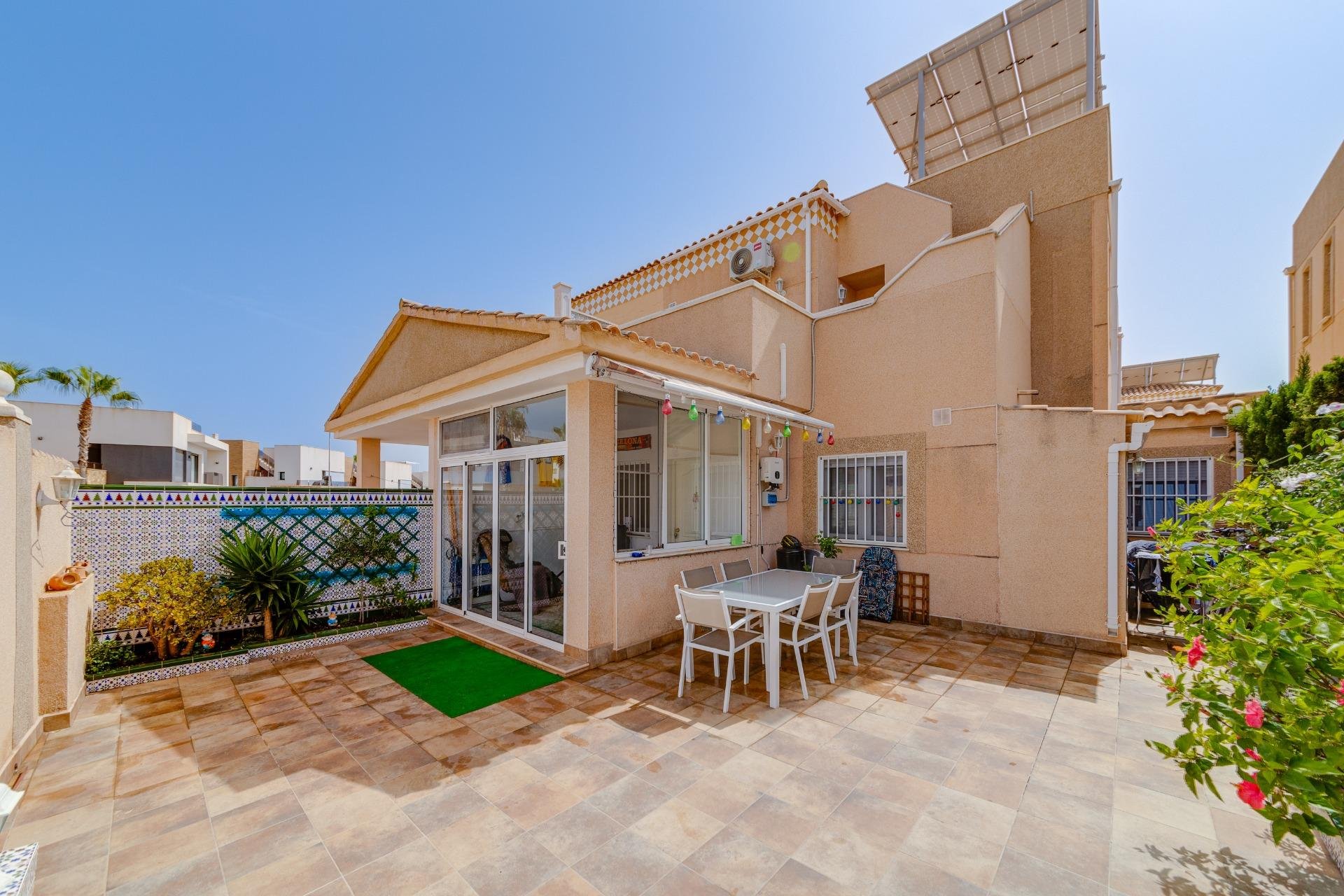 Resale - Chalet - Torrevieja - Aguas nuevas 1