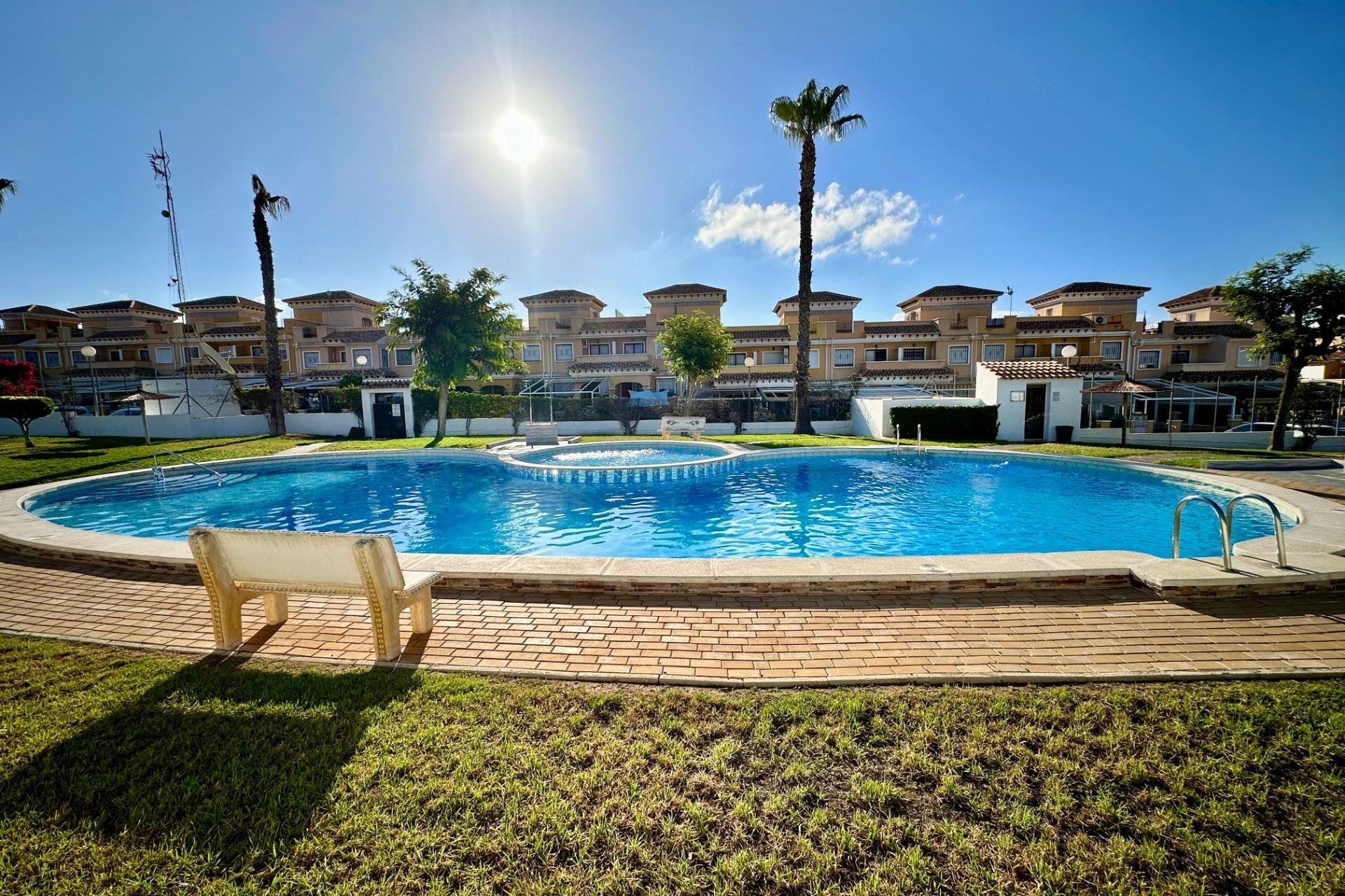 Resale - Chalet - Torrevieja - Aguas nuevas 1