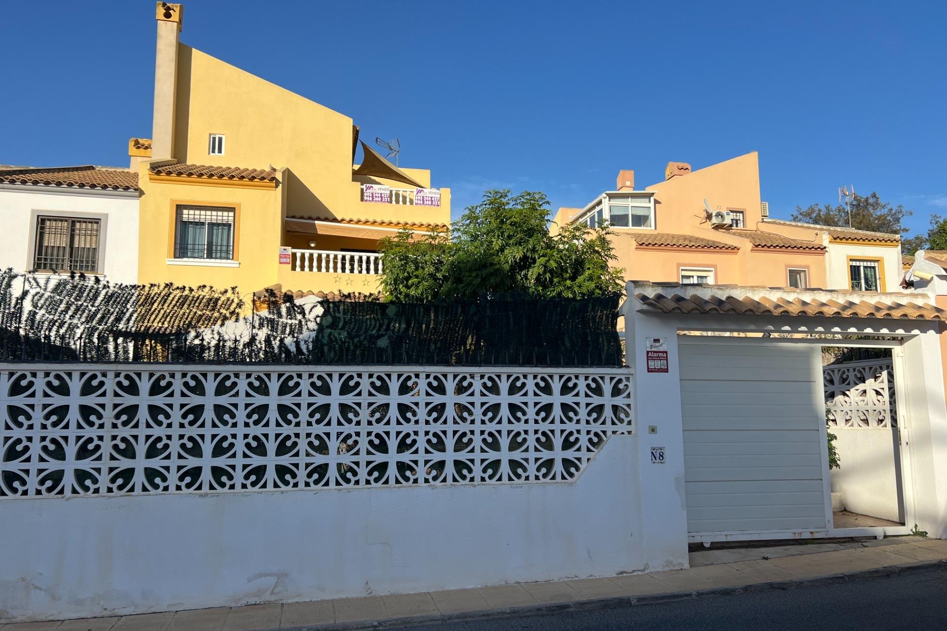 Resale - Chalet - Torrevieja - Aguas Nuevas