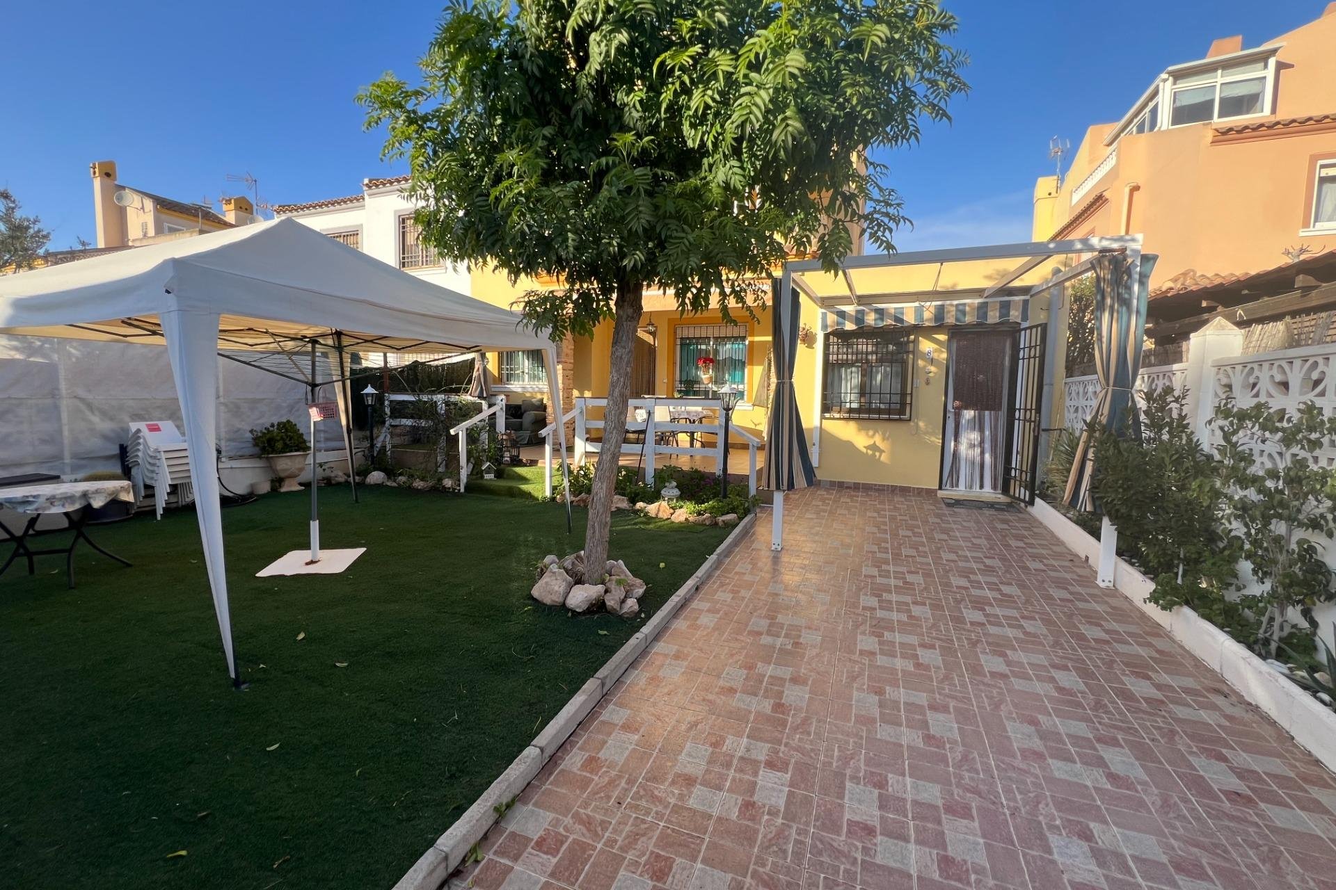 Resale - Chalet - Torrevieja - Aguas Nuevas