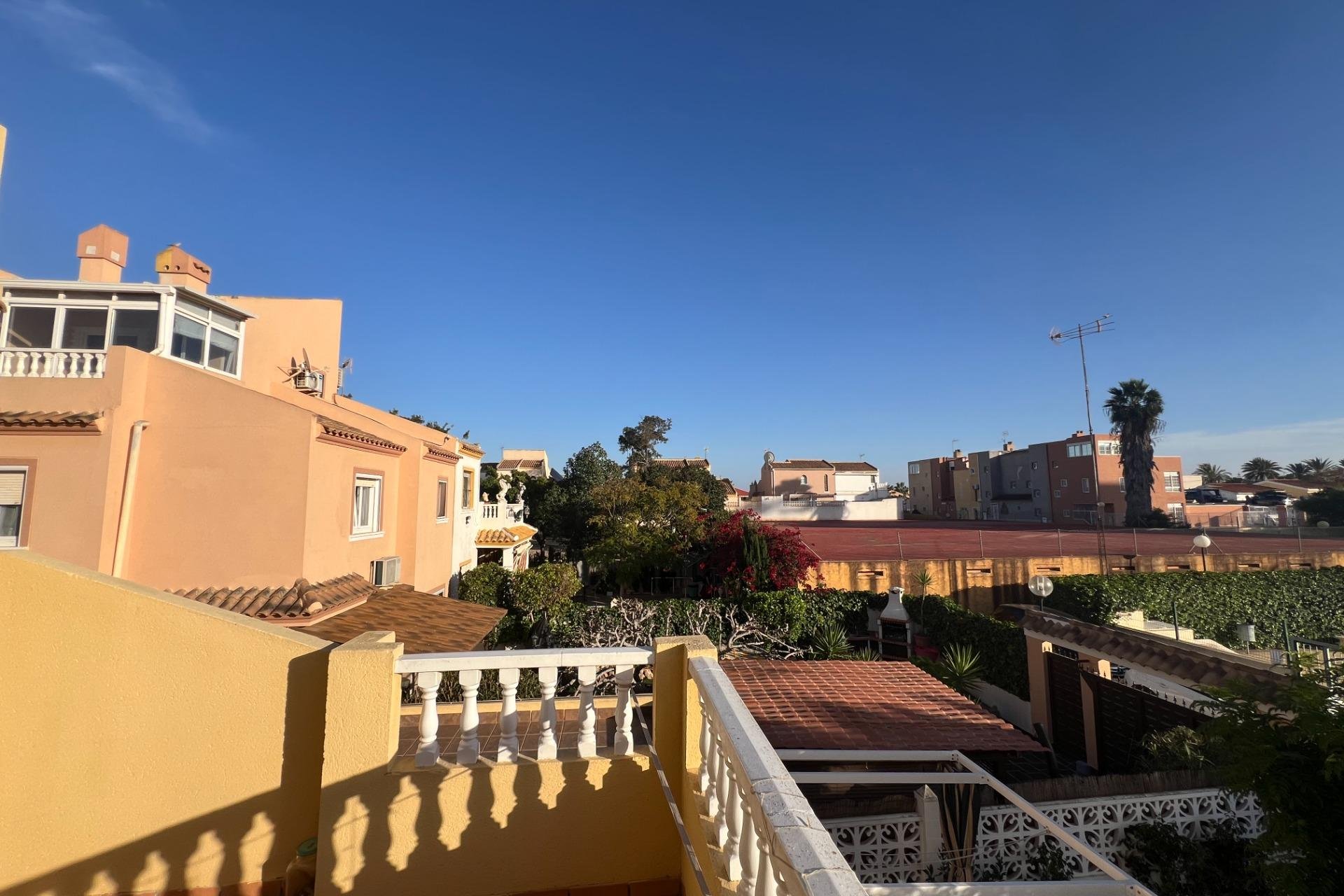 Resale - Chalet - Torrevieja - Aguas Nuevas