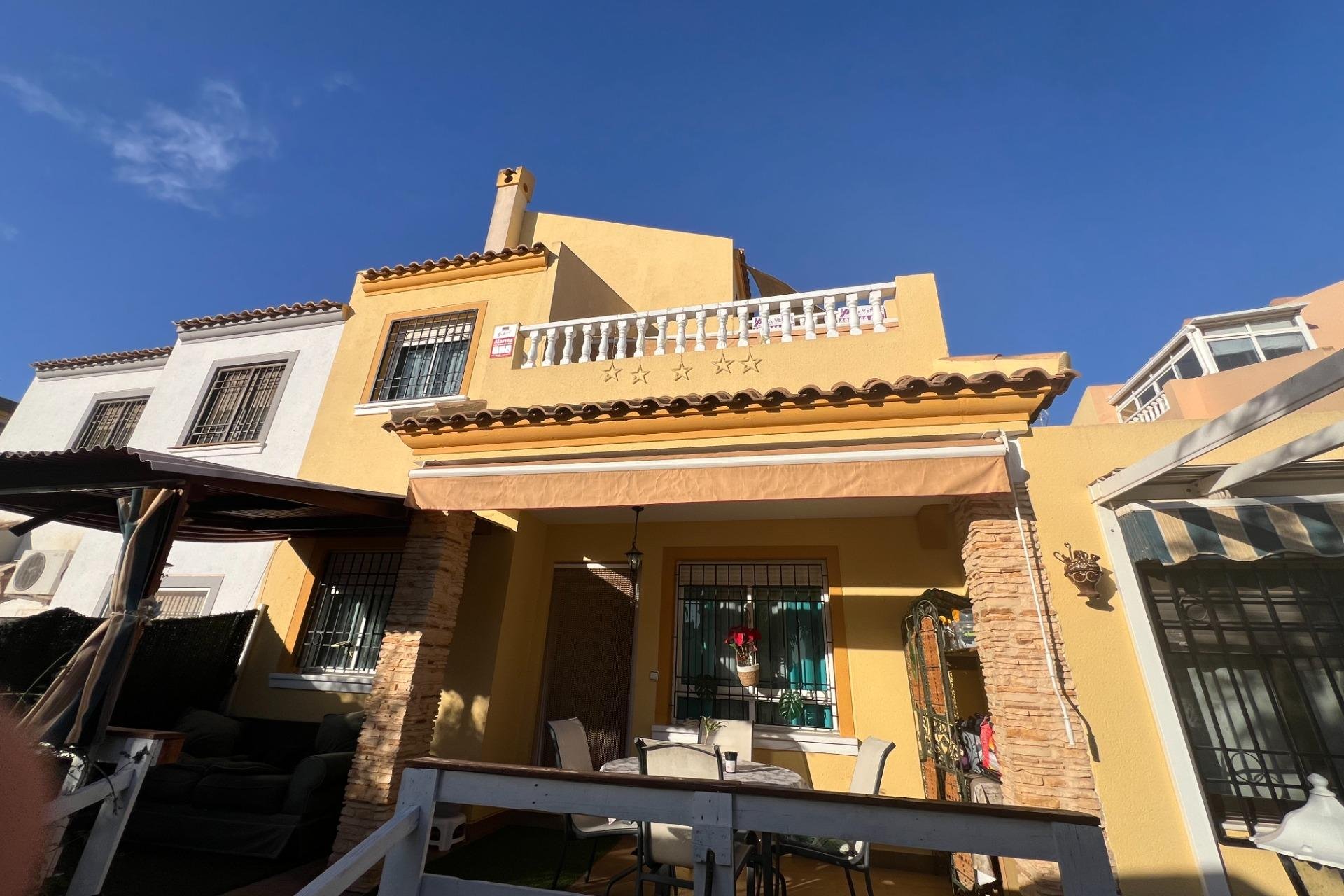 Resale - Chalet - Torrevieja - Aguas Nuevas