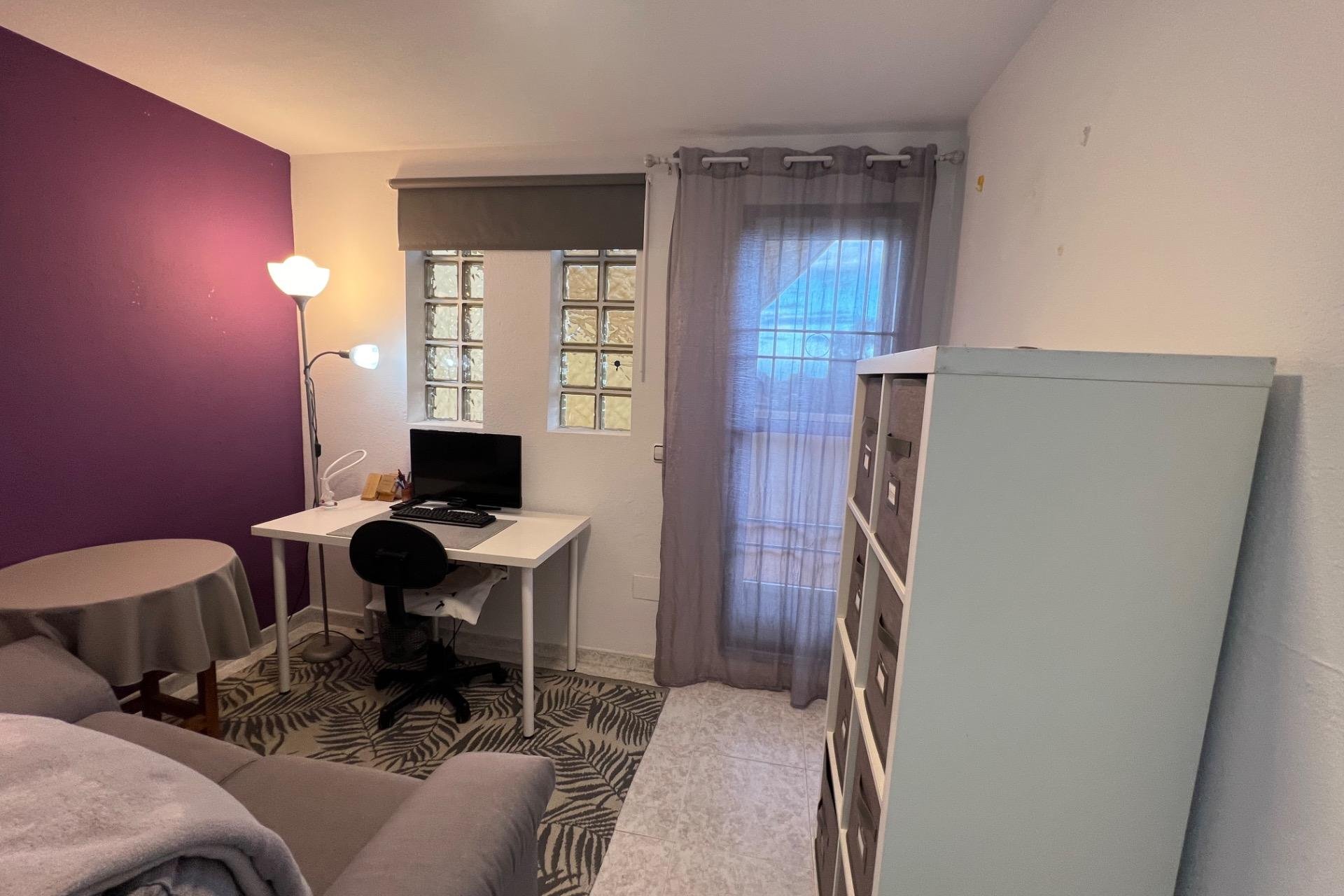 Resale - Chalet - Torrevieja - Aguas Nuevas