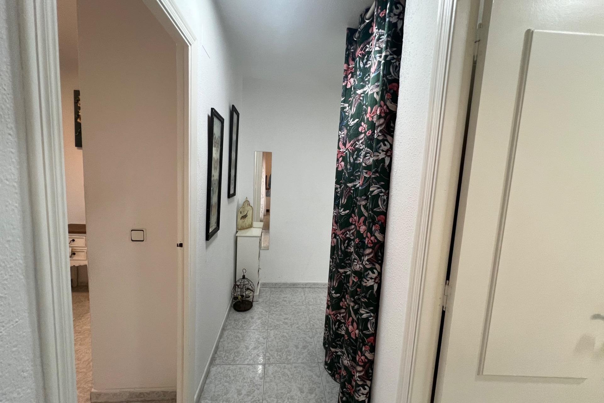 Resale - Chalet - Torrevieja - Aguas Nuevas