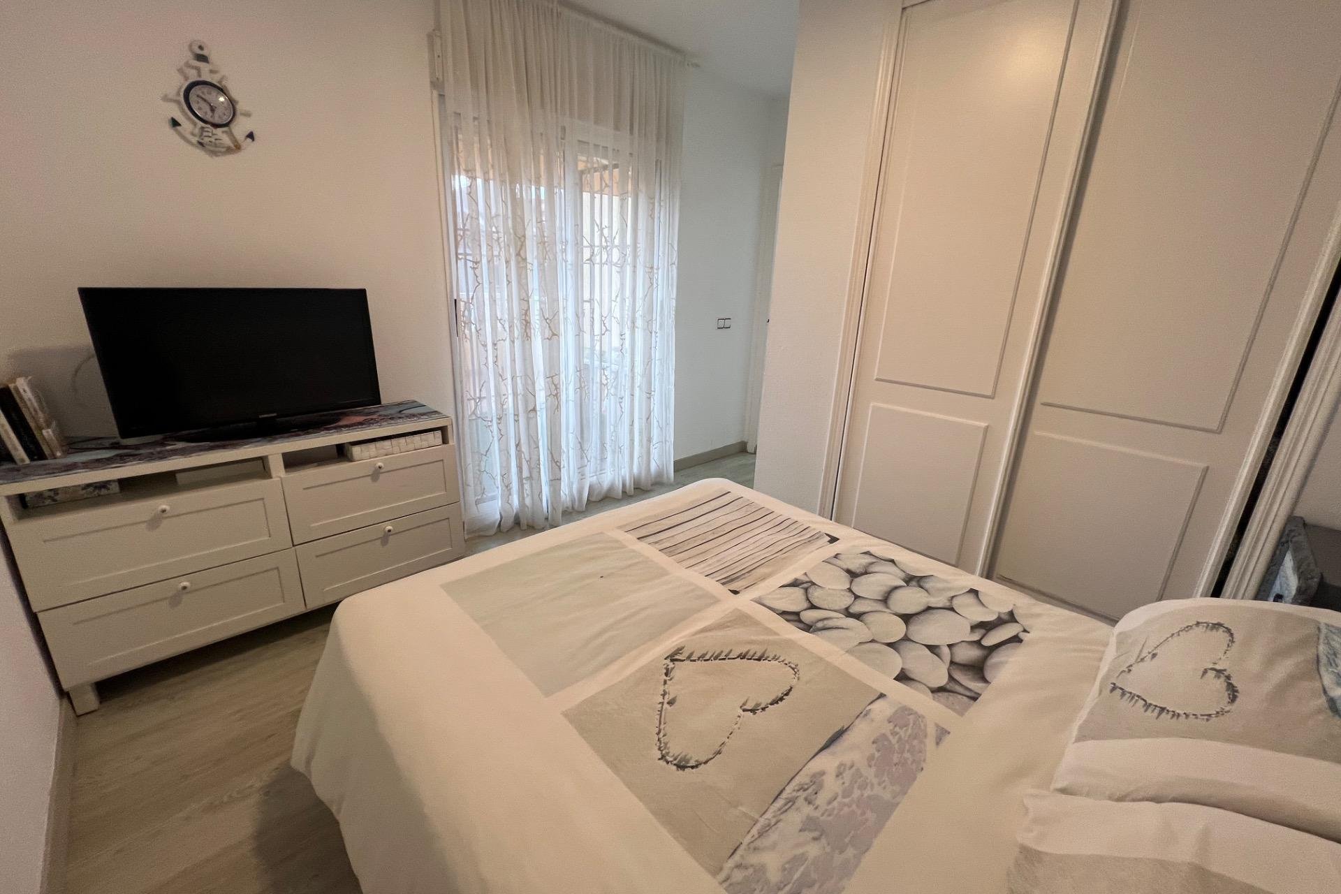 Resale - Chalet - Torrevieja - Aguas Nuevas