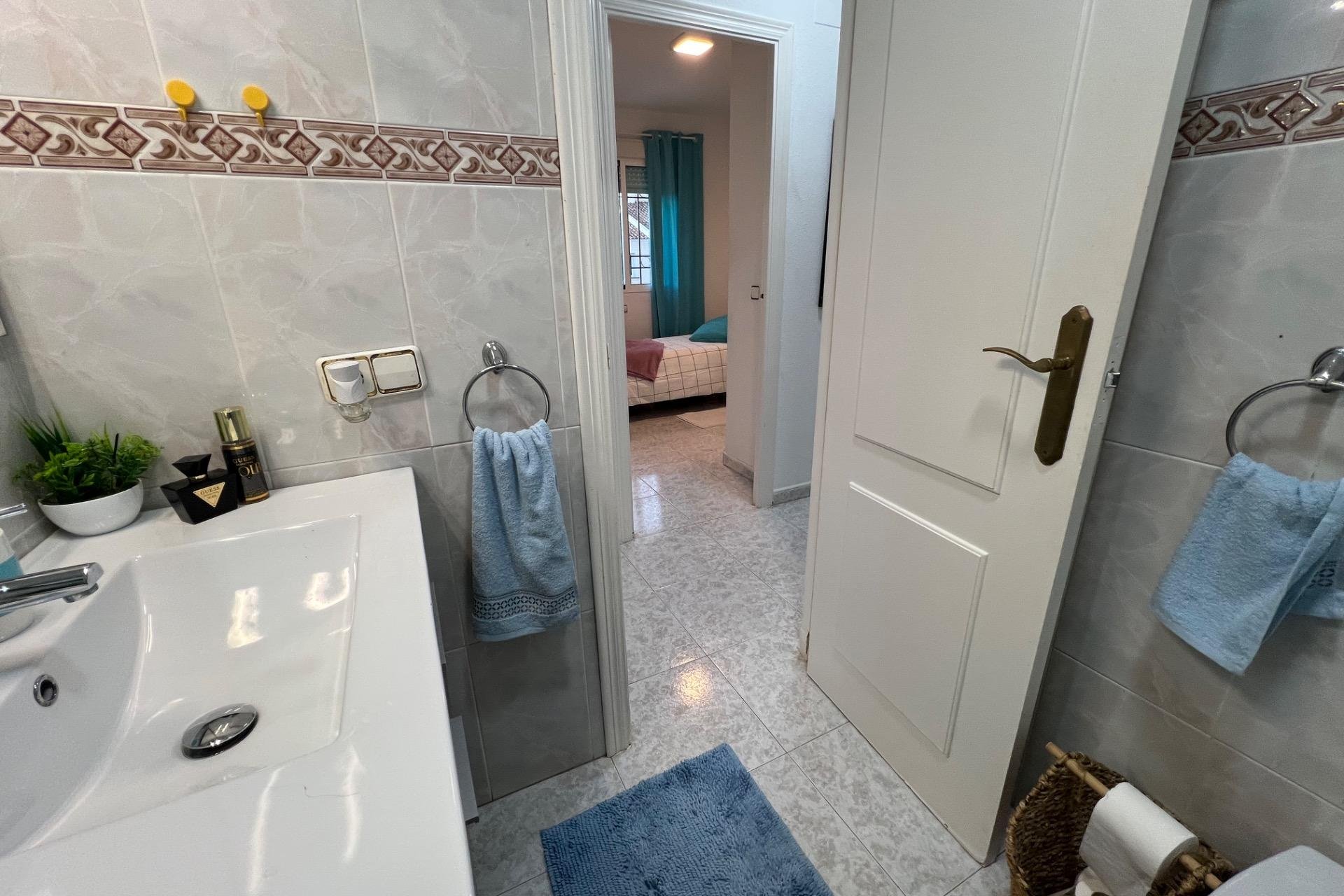 Resale - Chalet - Torrevieja - Aguas Nuevas