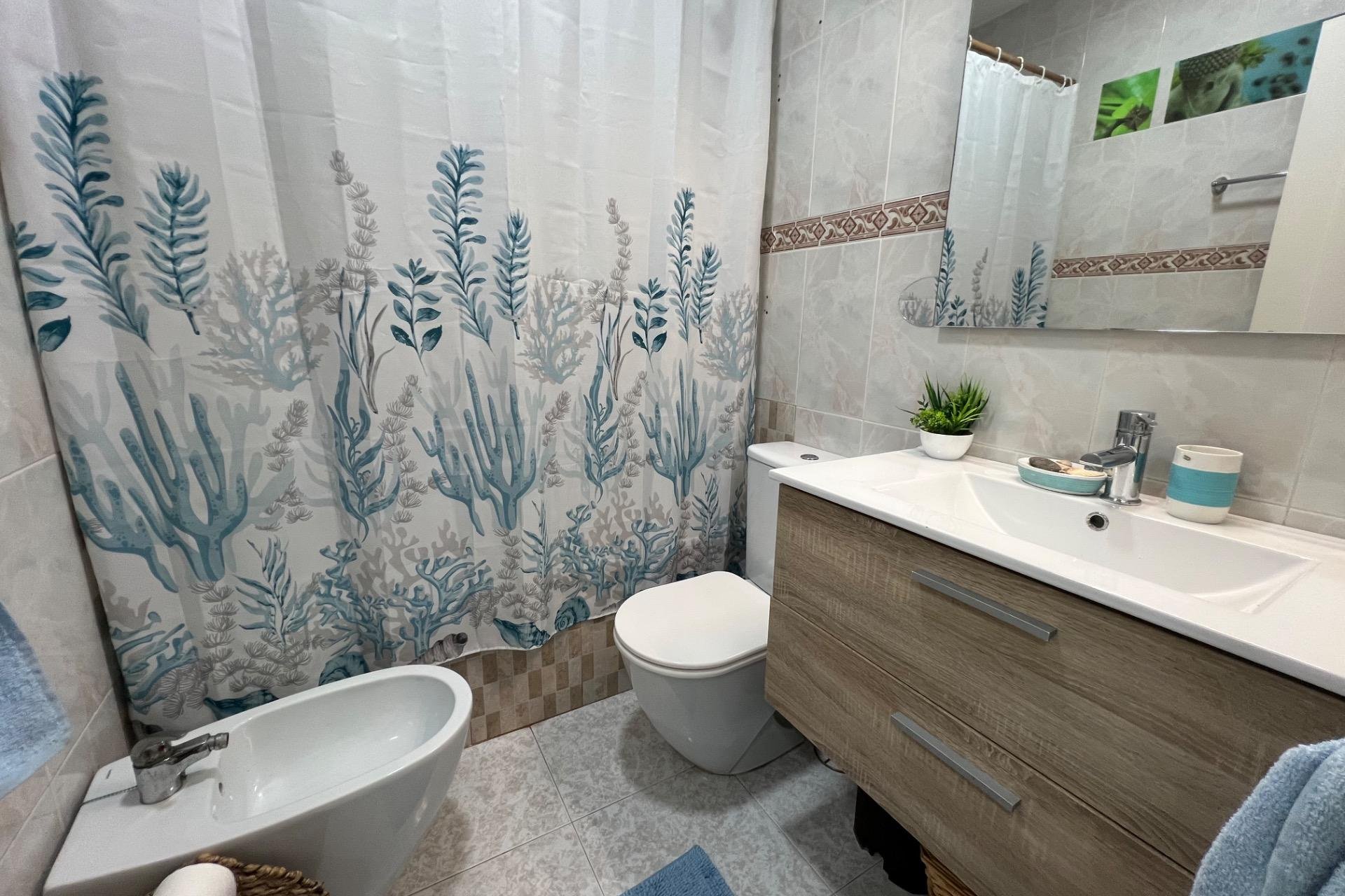 Resale - Chalet - Torrevieja - Aguas Nuevas