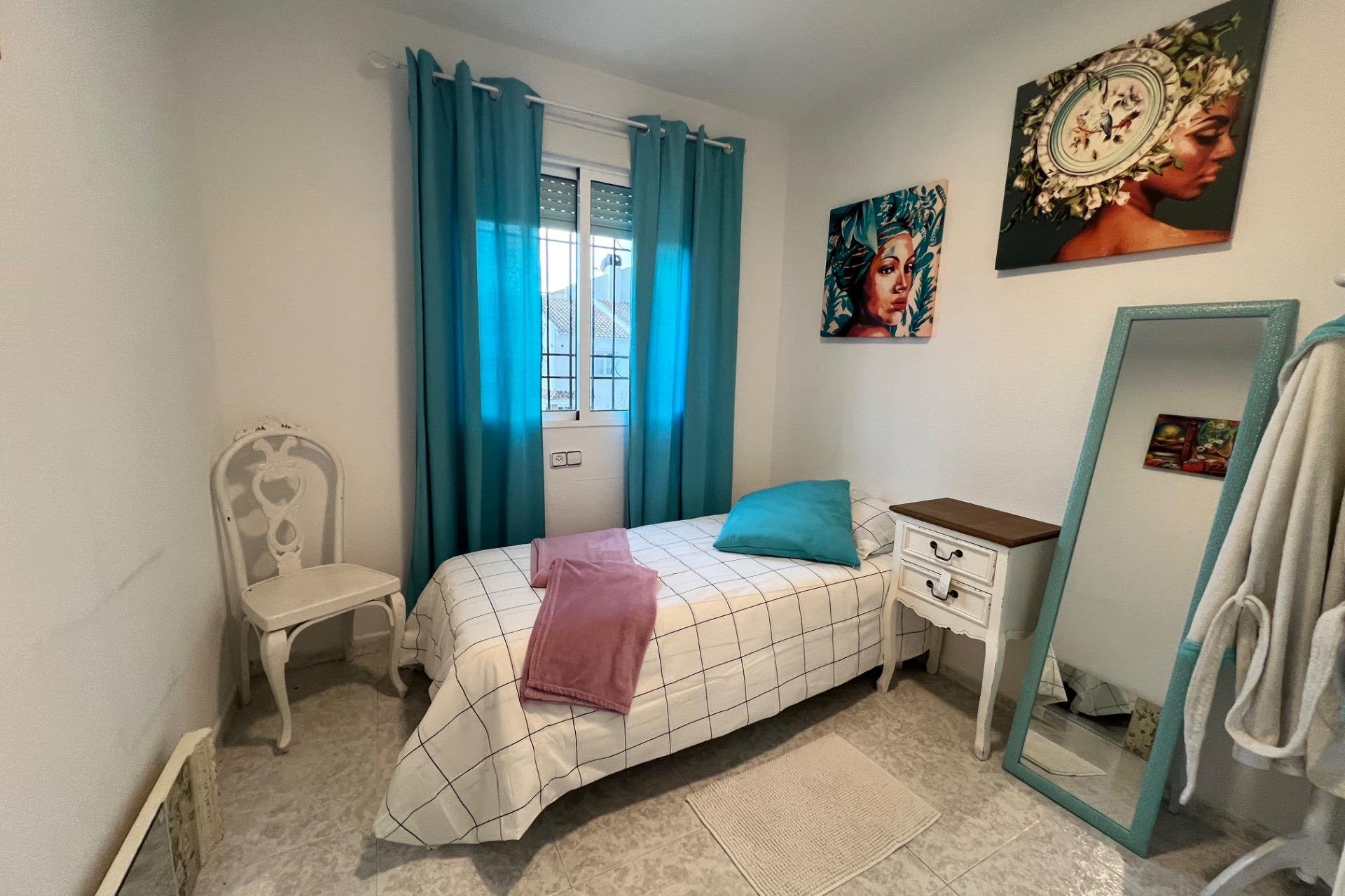 Resale - Chalet - Torrevieja - Aguas Nuevas