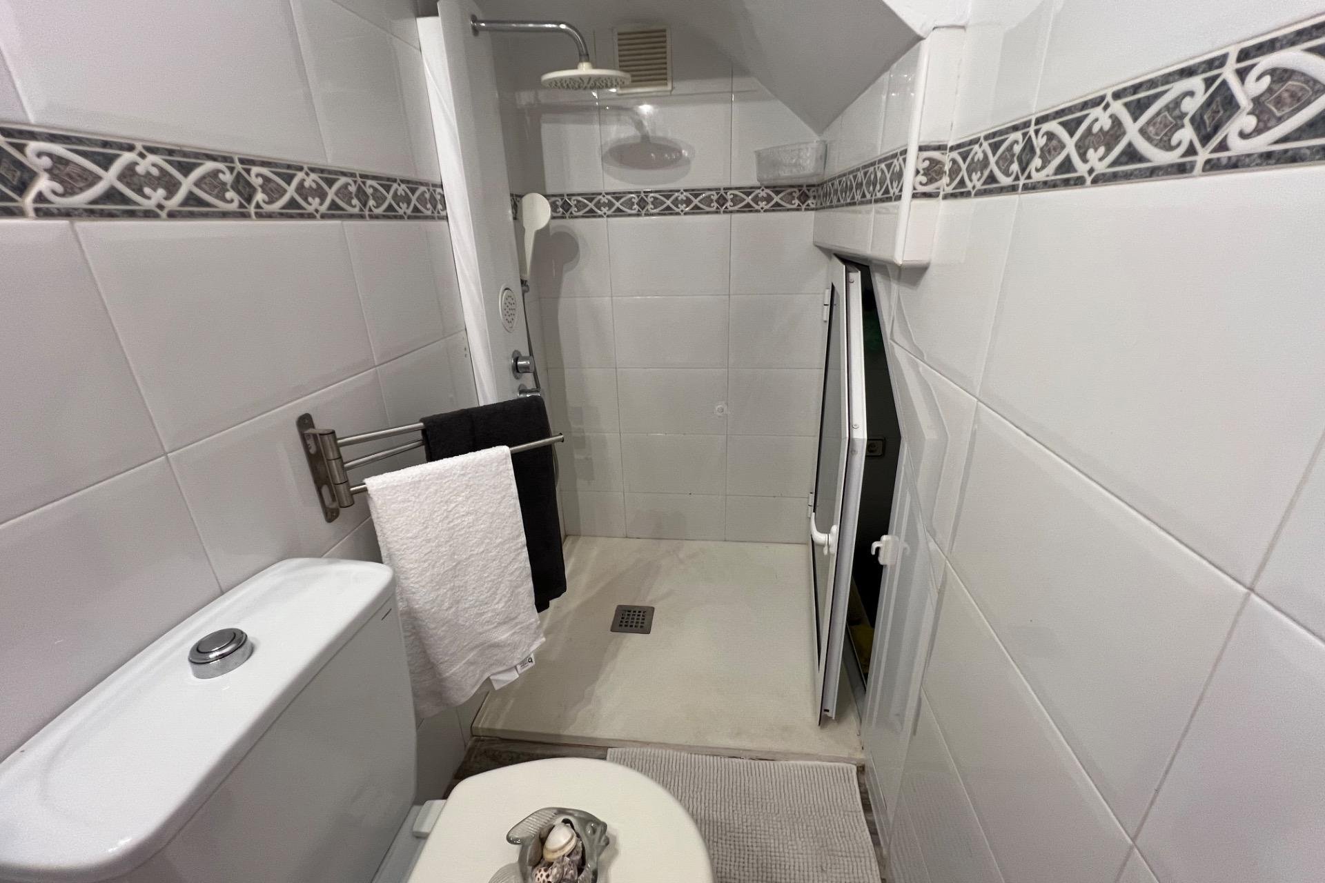 Resale - Chalet - Torrevieja - Aguas Nuevas
