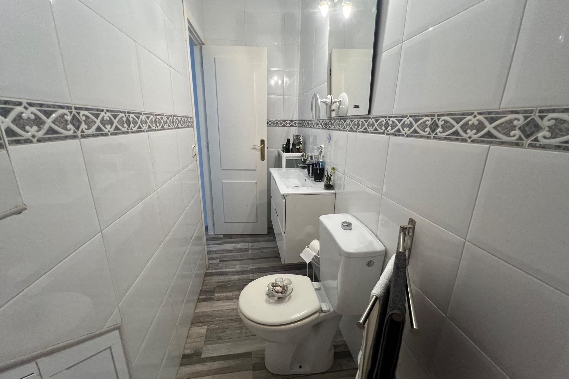 Resale - Chalet - Torrevieja - Aguas Nuevas