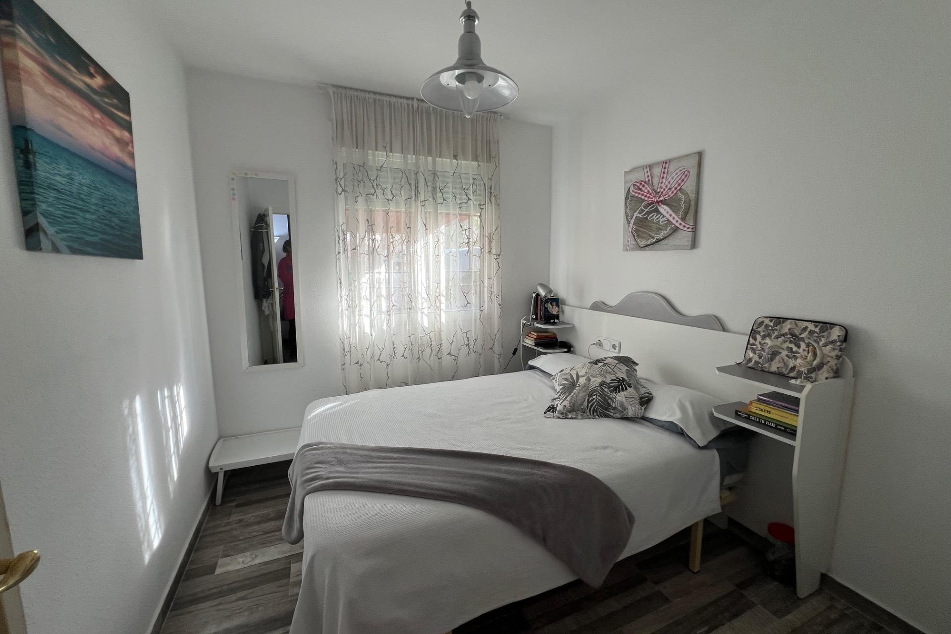 Resale - Chalet - Torrevieja - Aguas Nuevas