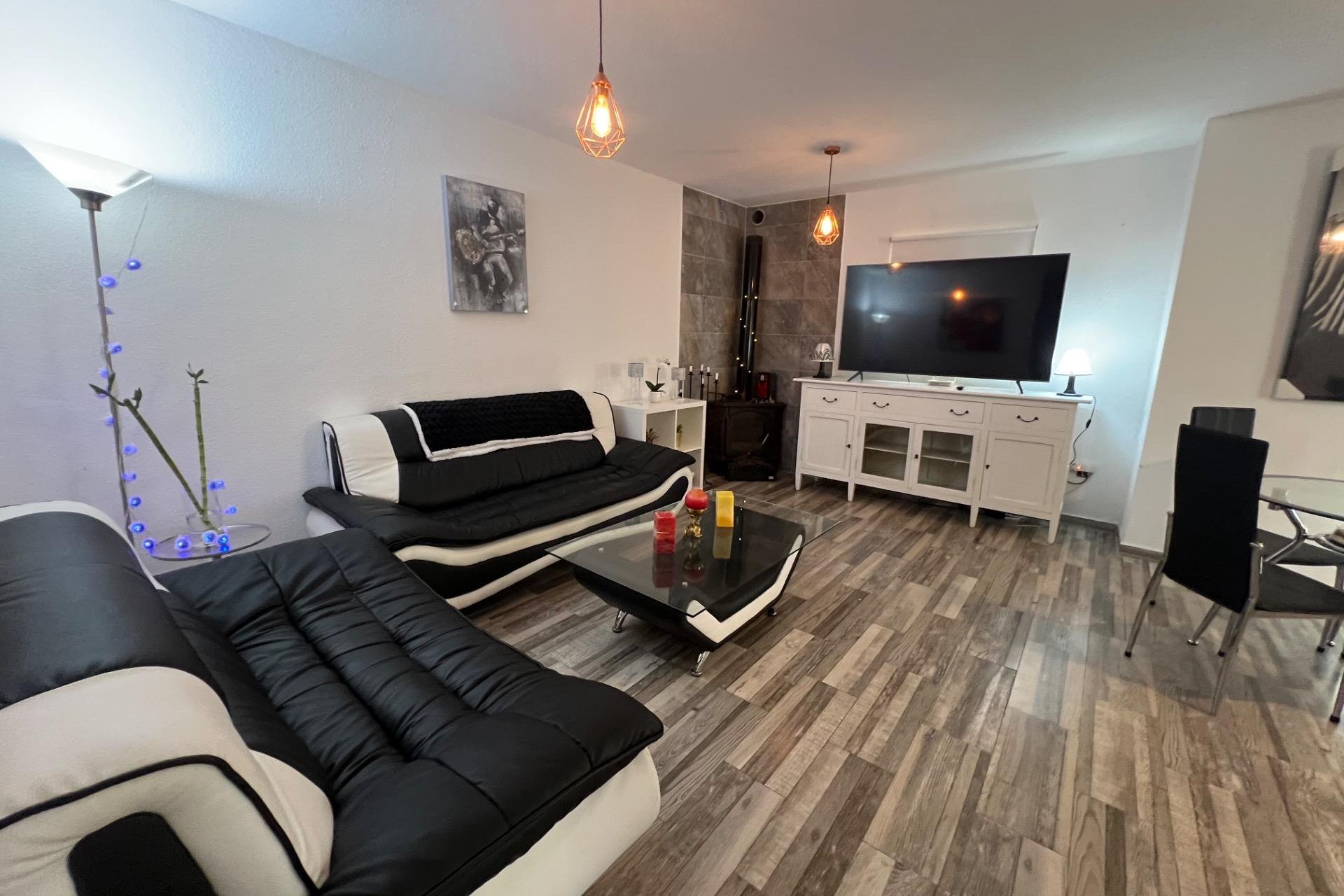 Resale - Chalet - Torrevieja - Aguas Nuevas