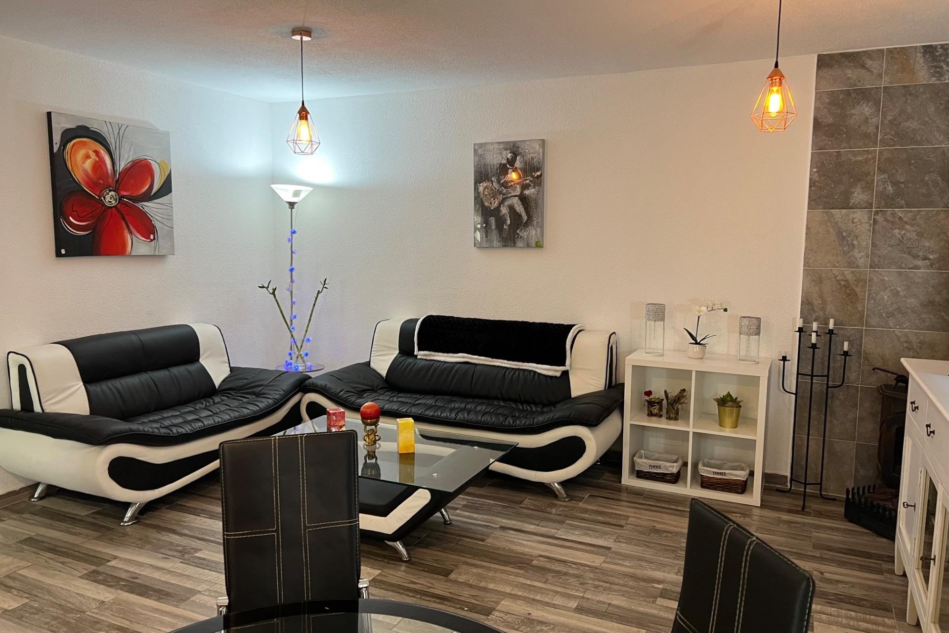 Resale - Chalet - Torrevieja - Aguas Nuevas