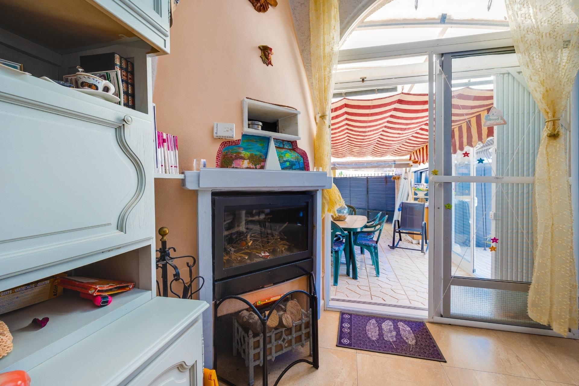 Resale - Chalet - Torrevieja - Aguas Nuevas