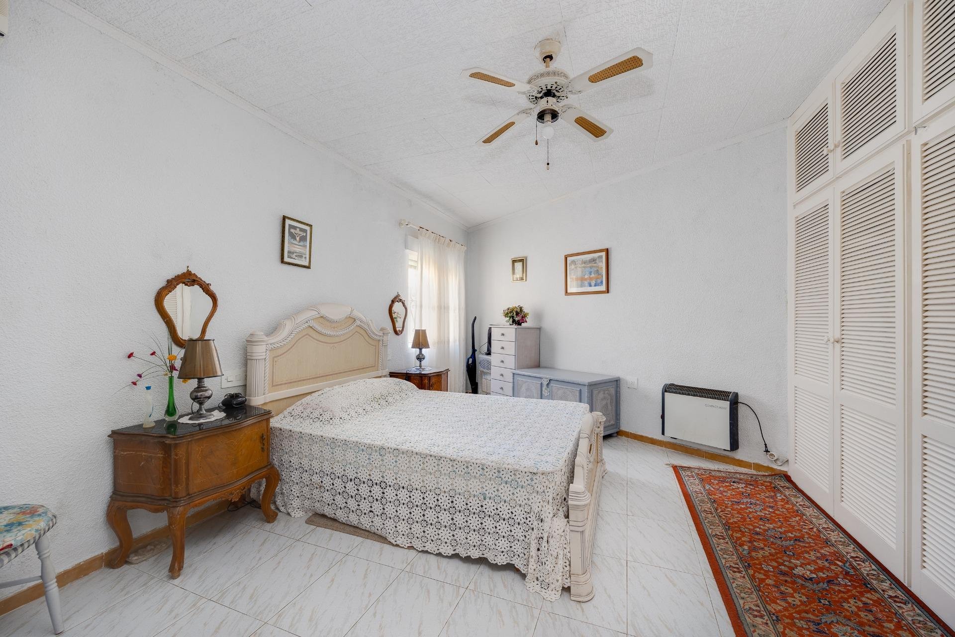 Resale - Chalet - Torrevieja - Aguas Nuevas