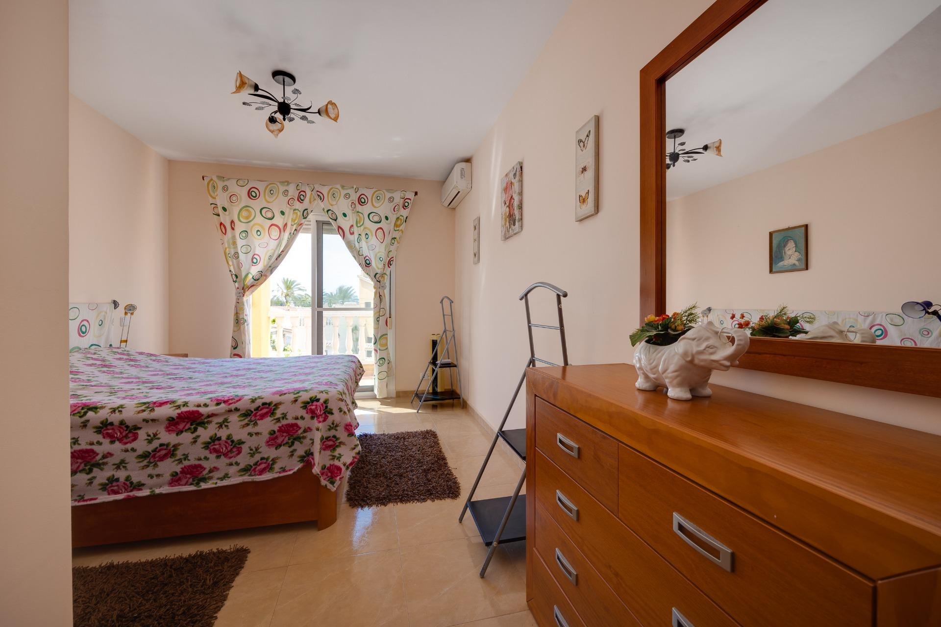 Resale - Chalet - Torrevieja - Aguas Nuevas