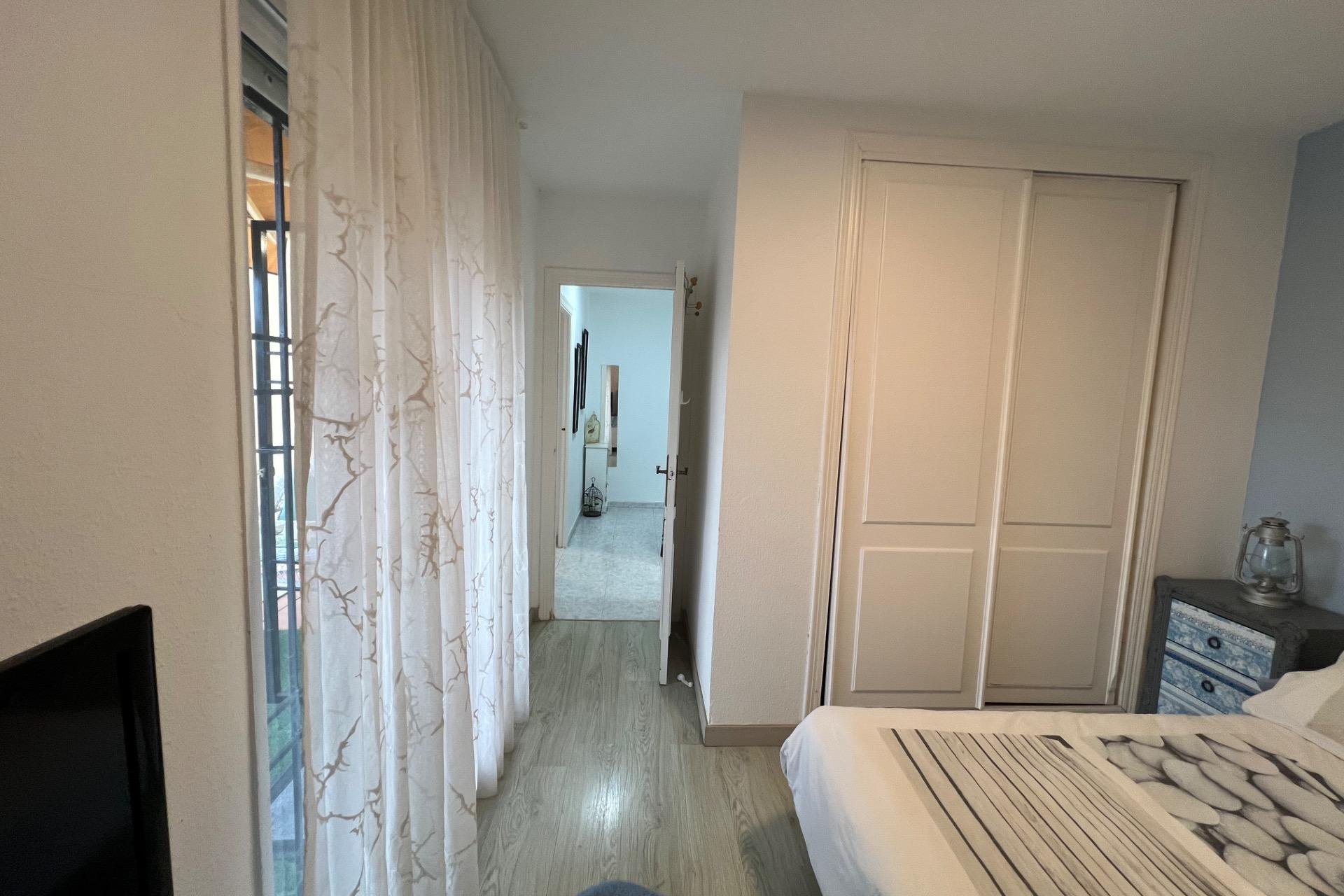 Resale - Chalet - Torrevieja - Aguas Nuevas