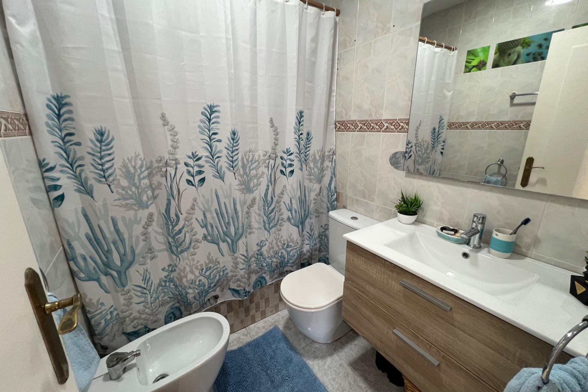 Resale - Chalet - Torrevieja - Aguas Nuevas