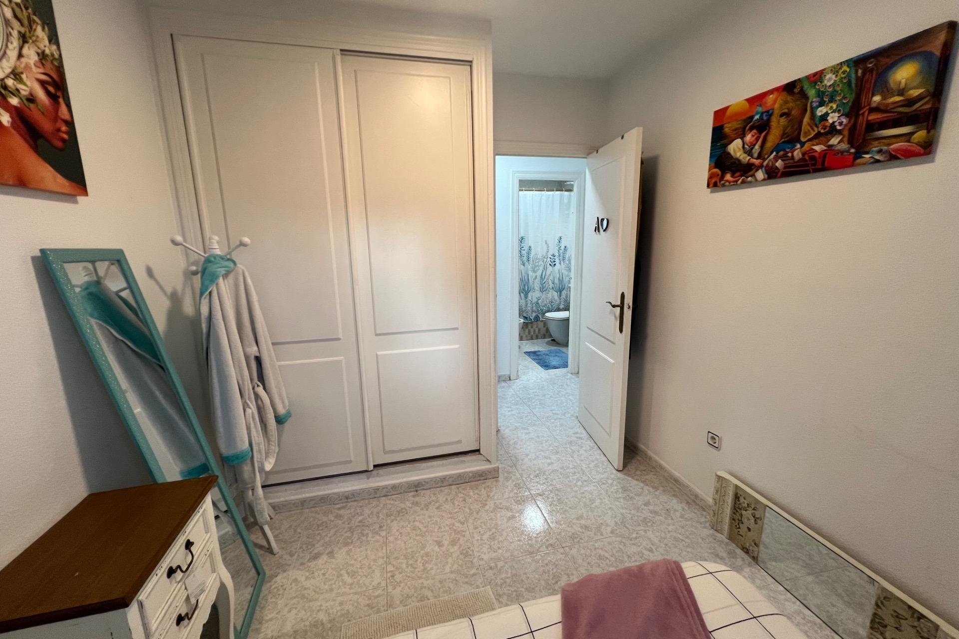 Resale - Chalet - Torrevieja - Aguas Nuevas