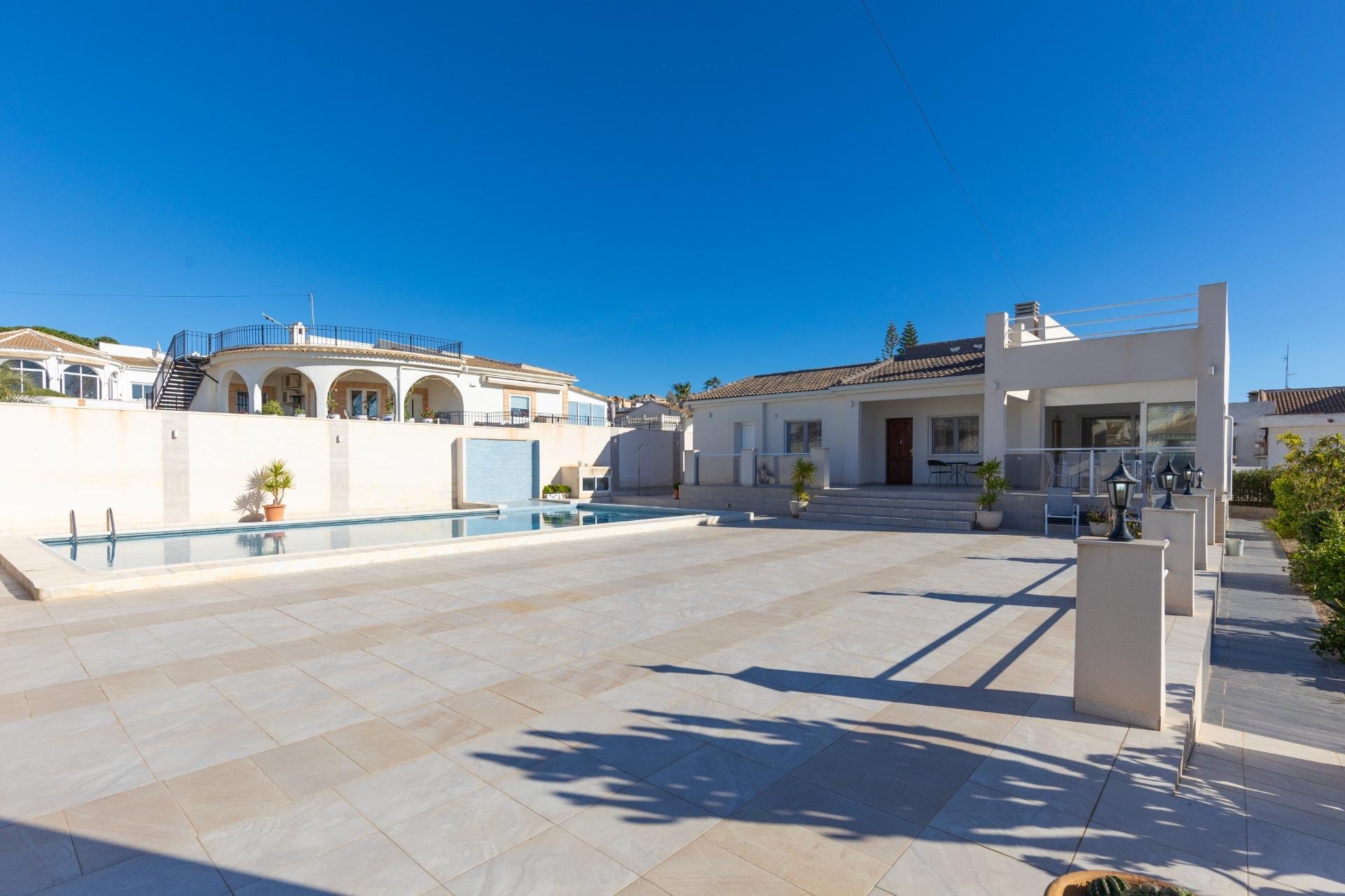 Resale - Chalet - Torrevieja - El chaparral