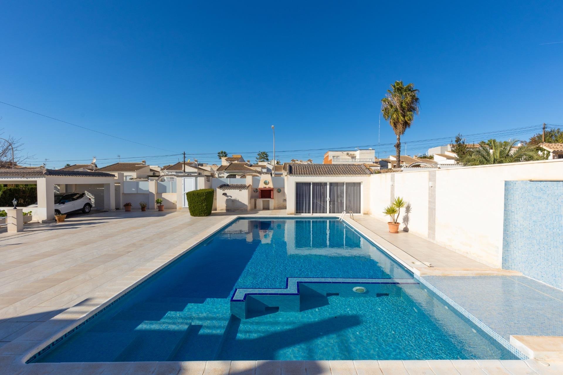 Resale - Chalet - Torrevieja - El chaparral