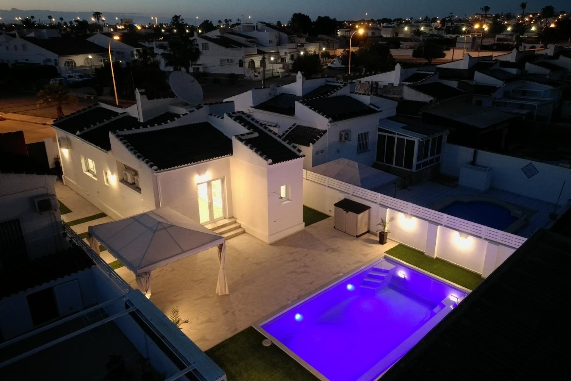 Resale - Chalet - Torrevieja - El chaparral