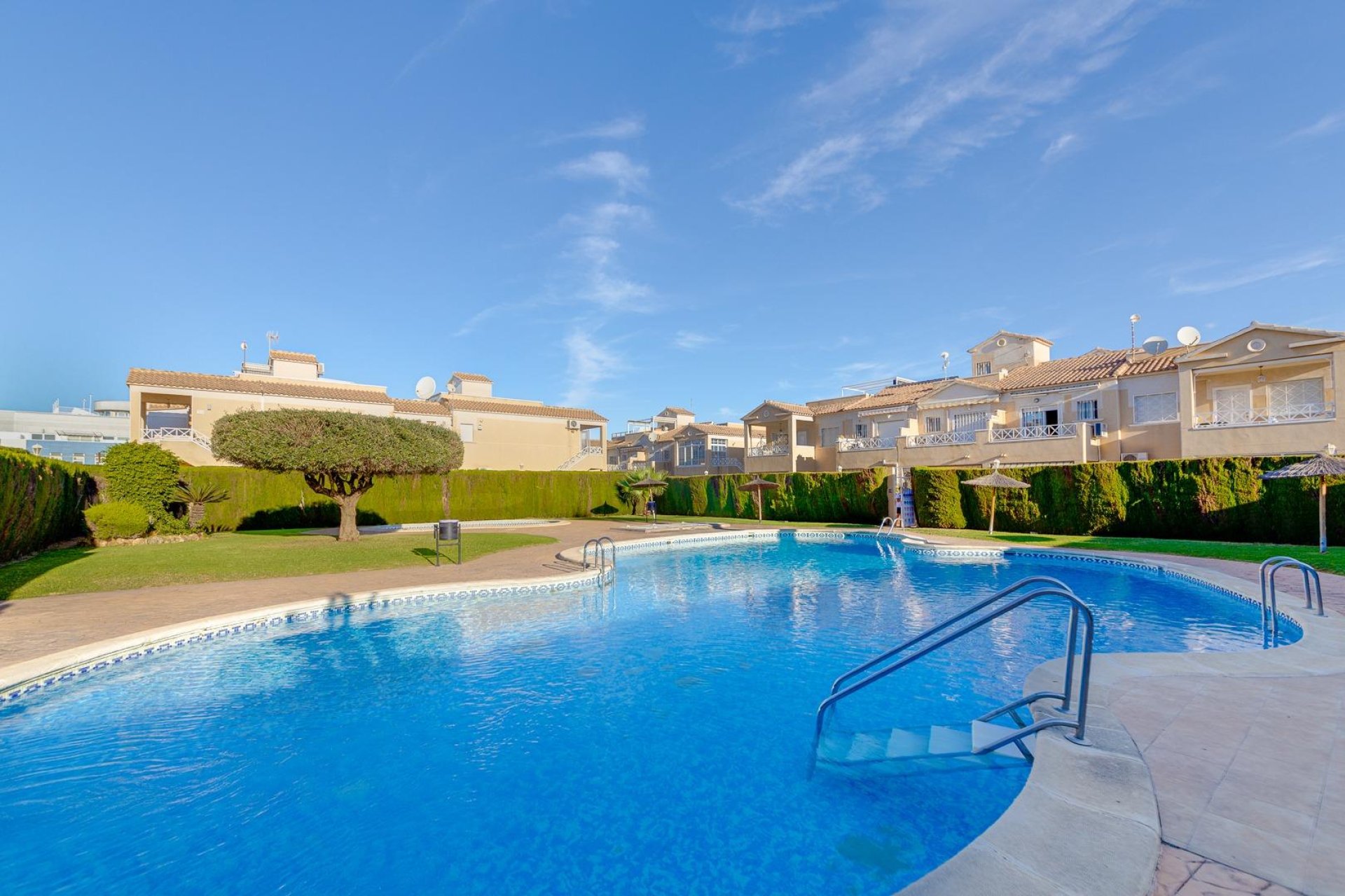 Resale - Chalet - Torrevieja - El molino