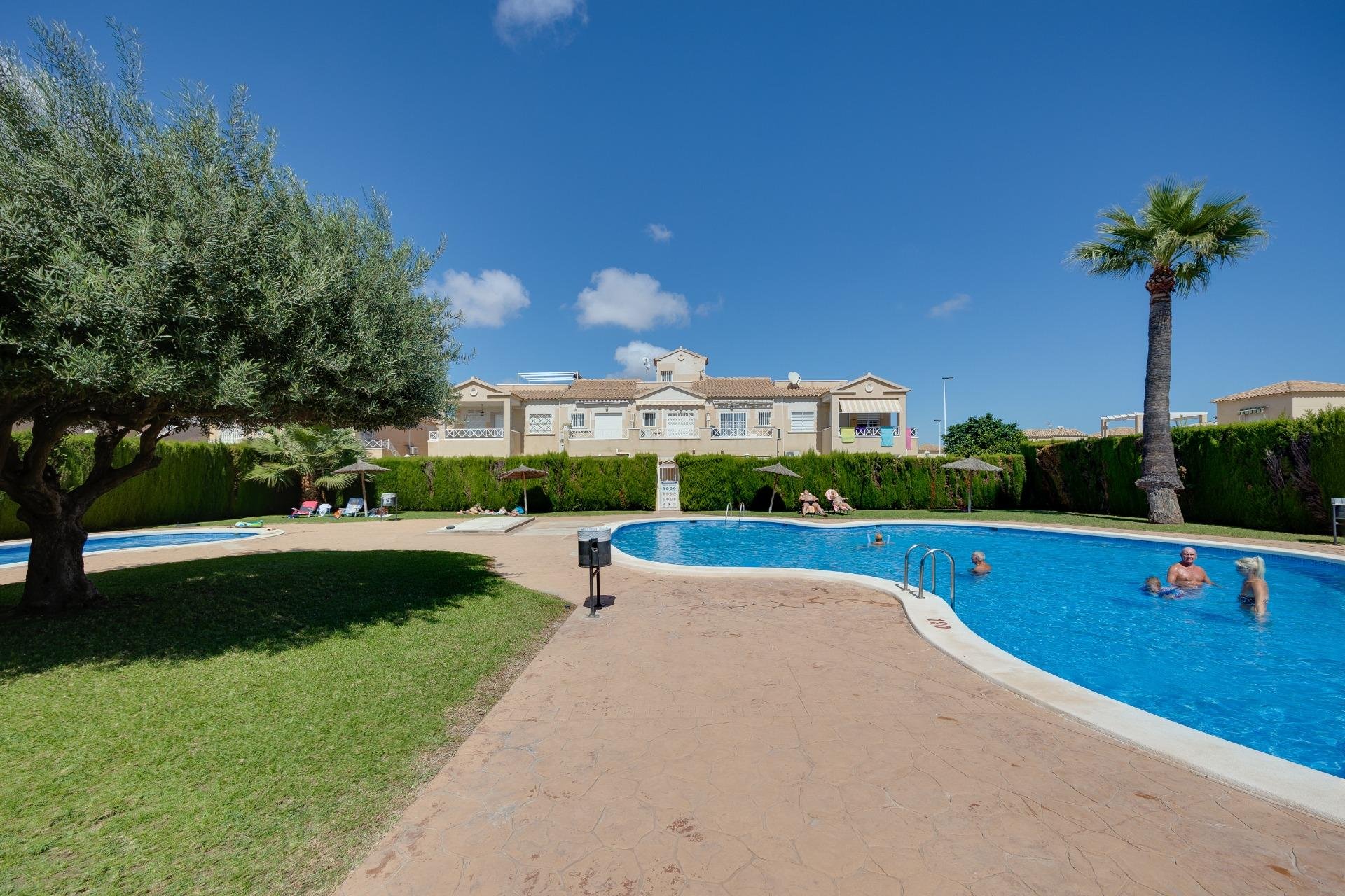 Resale - Chalet - Torrevieja - El molino
