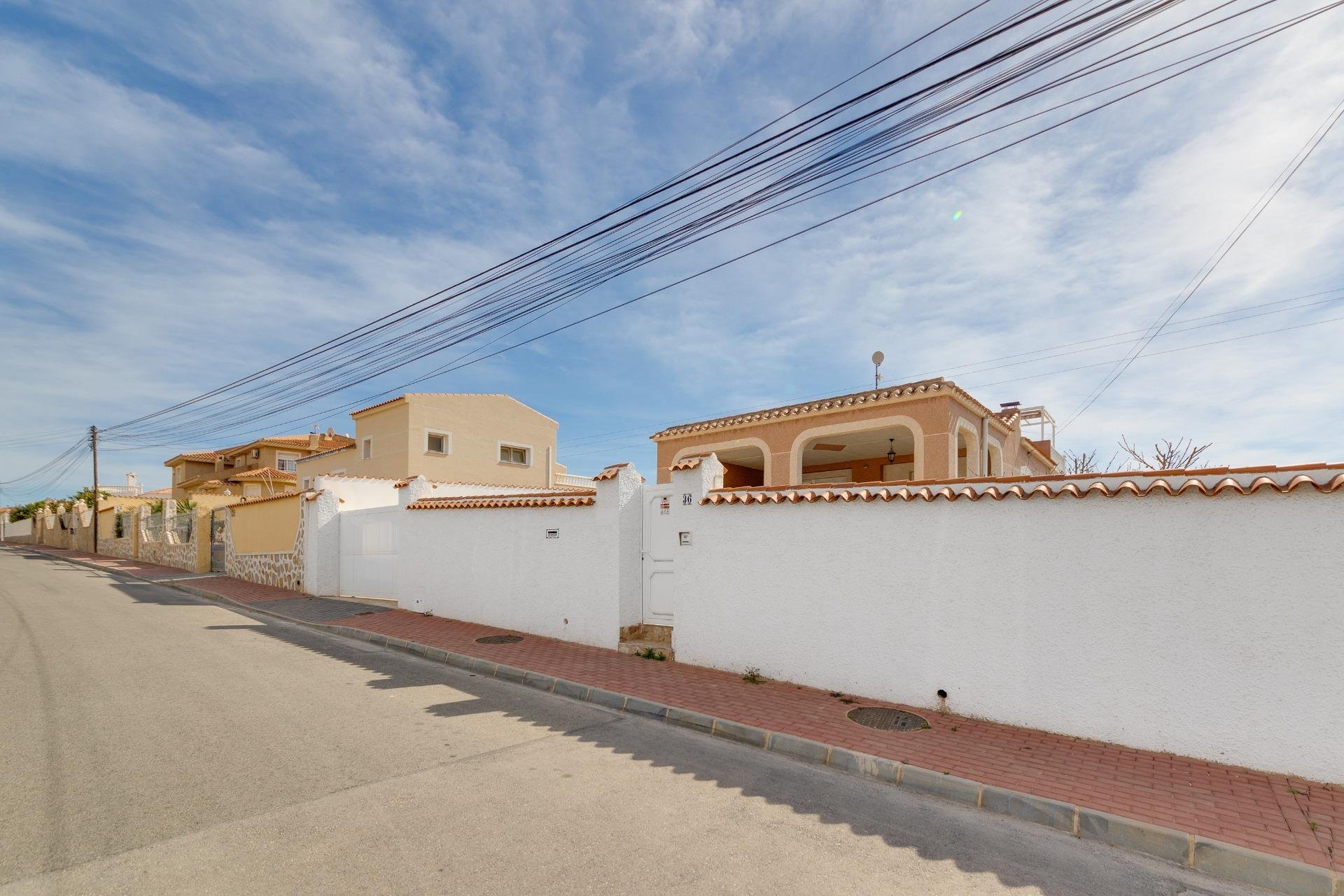 Resale - Chalet - Torrevieja - La siesta