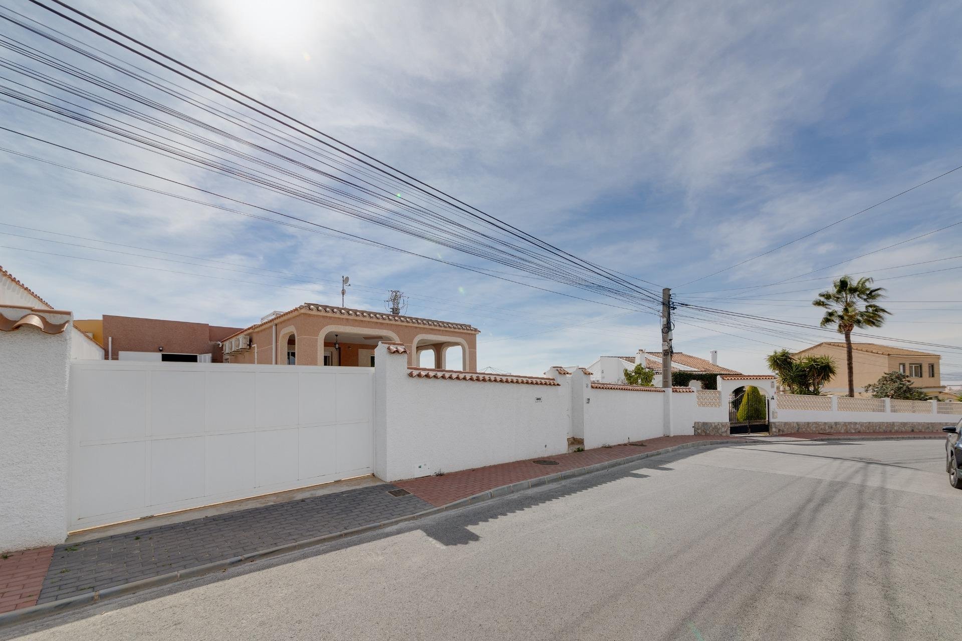 Resale - Chalet - Torrevieja - La siesta