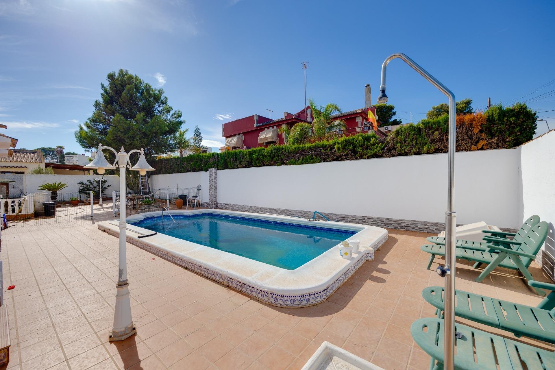 Resale - Chalet - Torrevieja - Los balcones