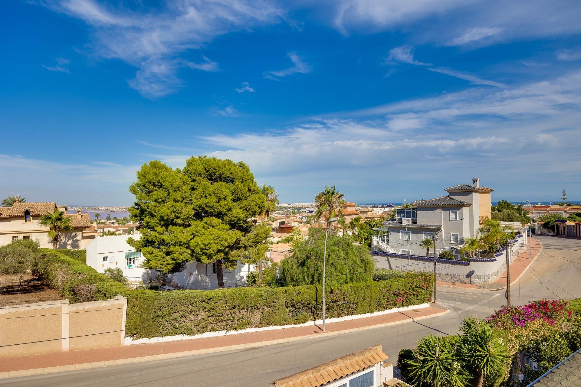 Resale - Chalet - Torrevieja - Los balcones