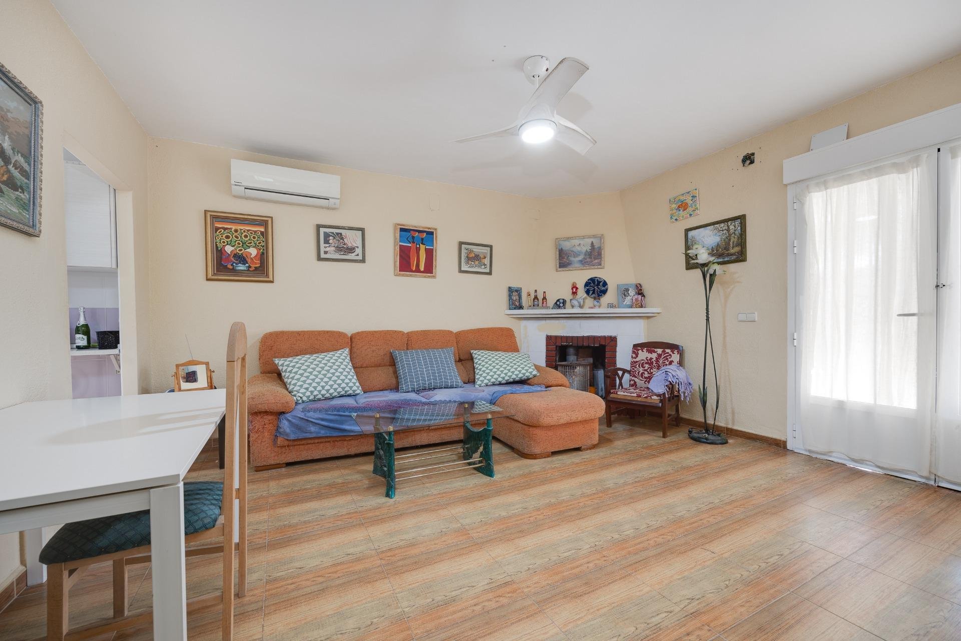 Resale - Chalet - Torrevieja - Los balcones