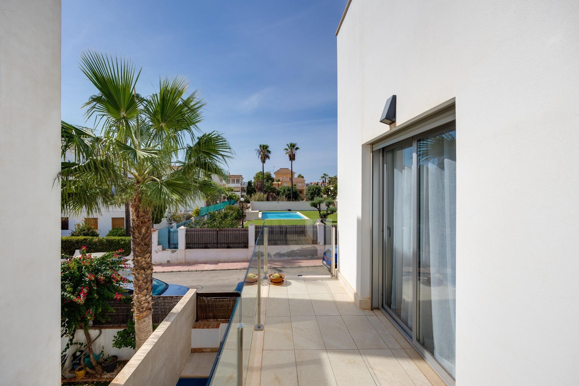 Resale - Chalet - Torrevieja - Los Frutales