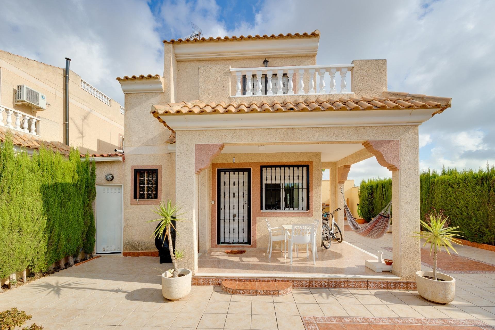 Resale - Chalet - Torrevieja - San luis