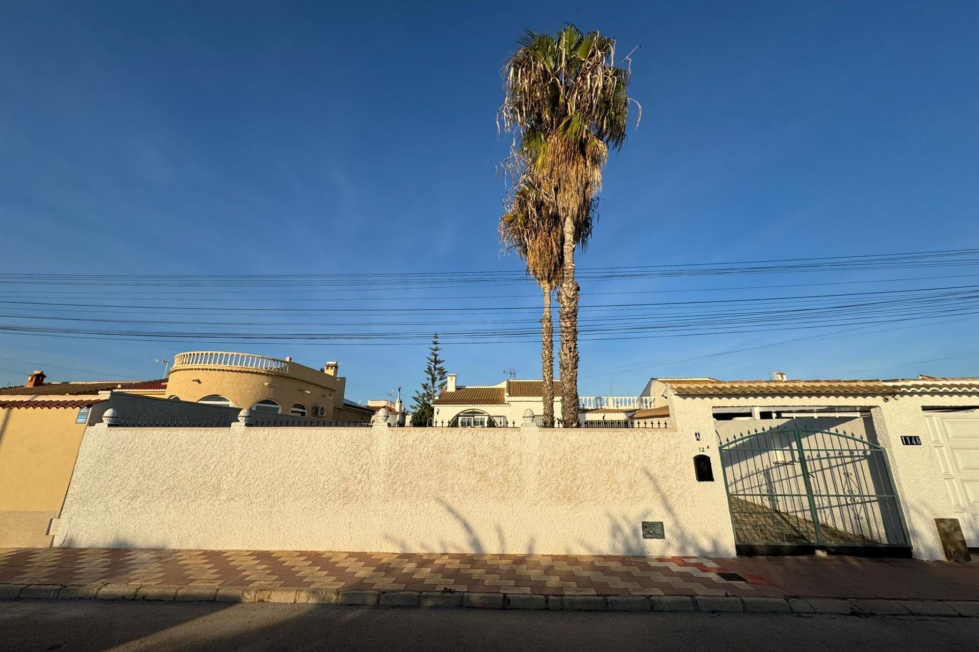 Resale - Chalet - Torrevieja - San luis