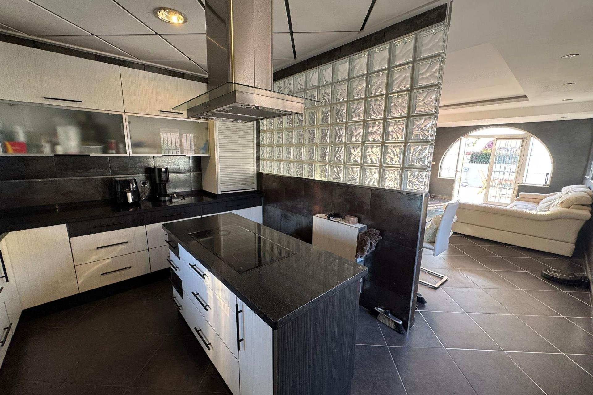 Resale - Chalet - Torrevieja - San luis