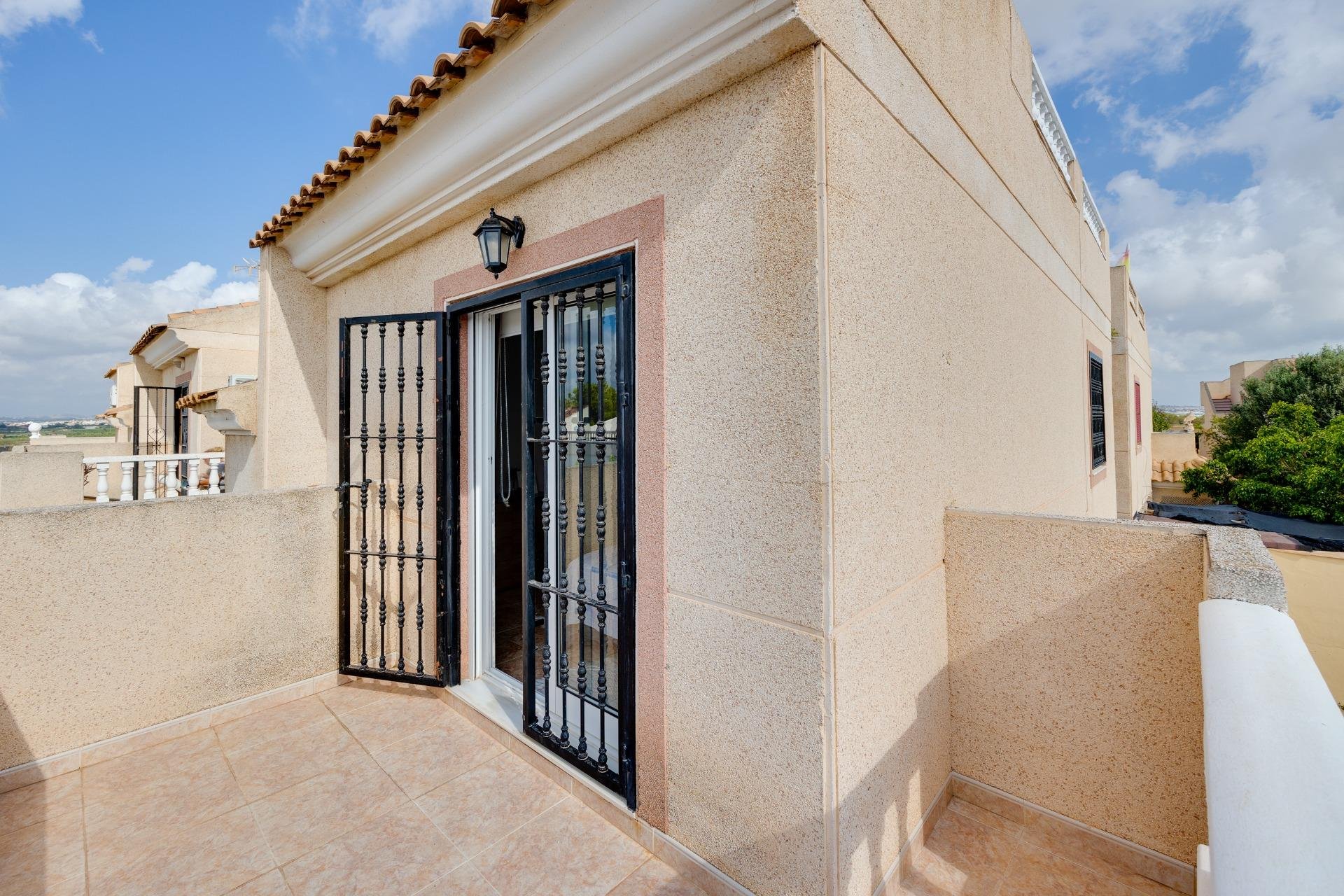 Resale - Chalet - Torrevieja - San luis