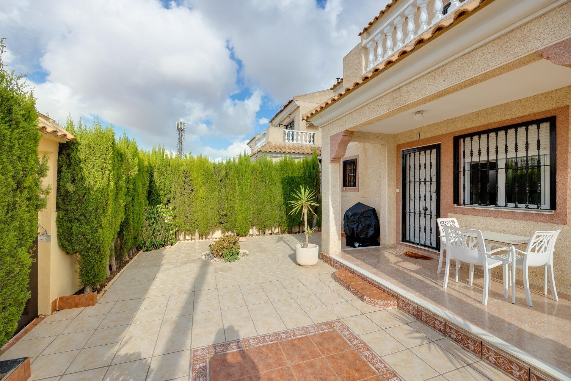 Resale - Chalet - Torrevieja - San luis