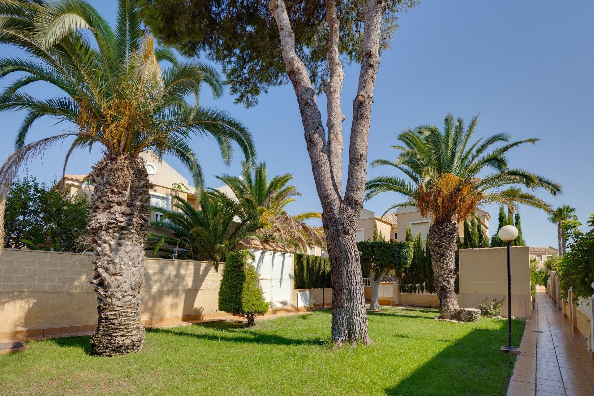 Resale - Chalet - Torrevieja - Torreblanca