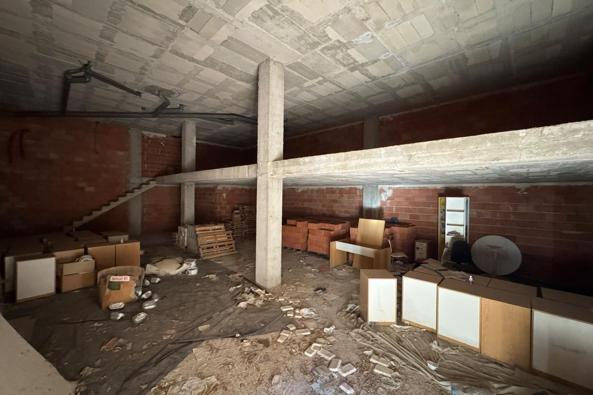 Resale - Local comercial - Albatera