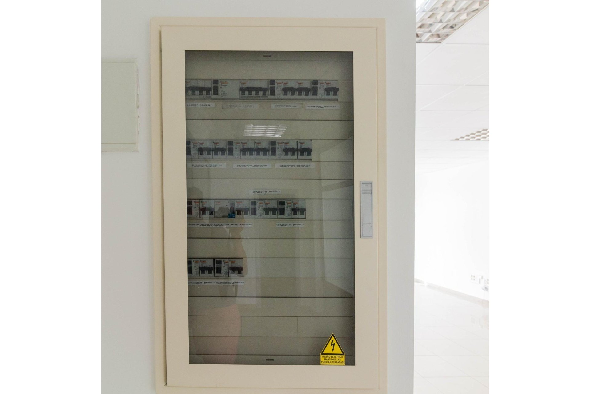 Resale - Local comercial - Redován - Avda. de la libertad