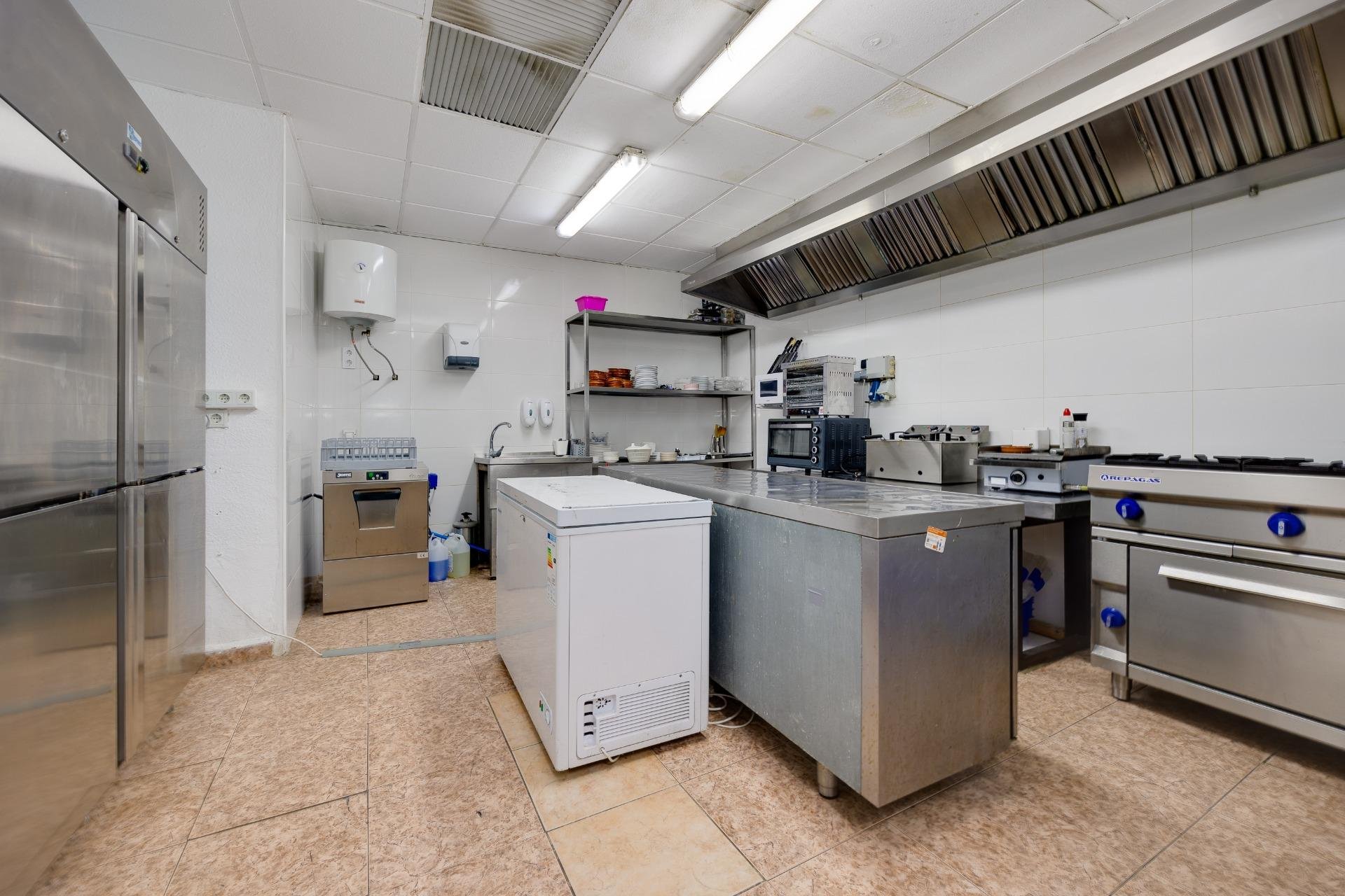 Resale - Local comercial - Torrevieja - Estacion de autobuses