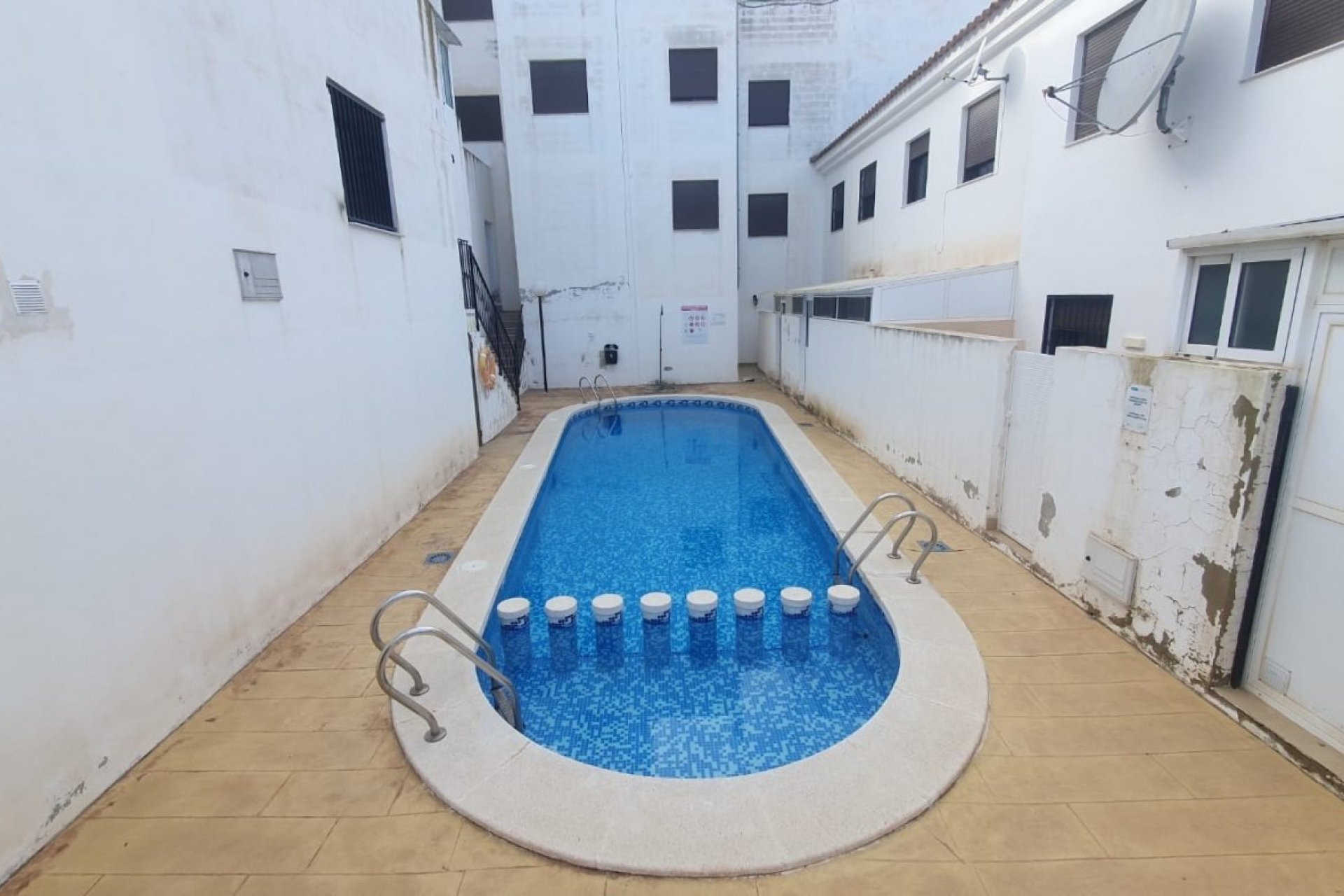 Resale - Local comercial - Torrevieja - Los balcones