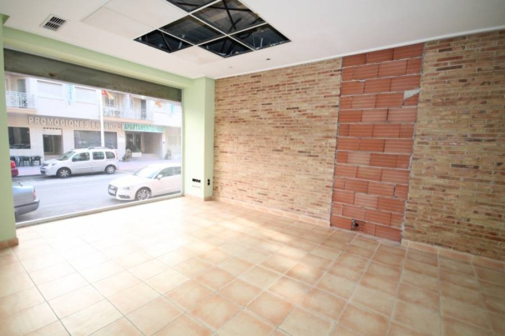 Resale - Local comercial - Torrevieja - Playa del Cura