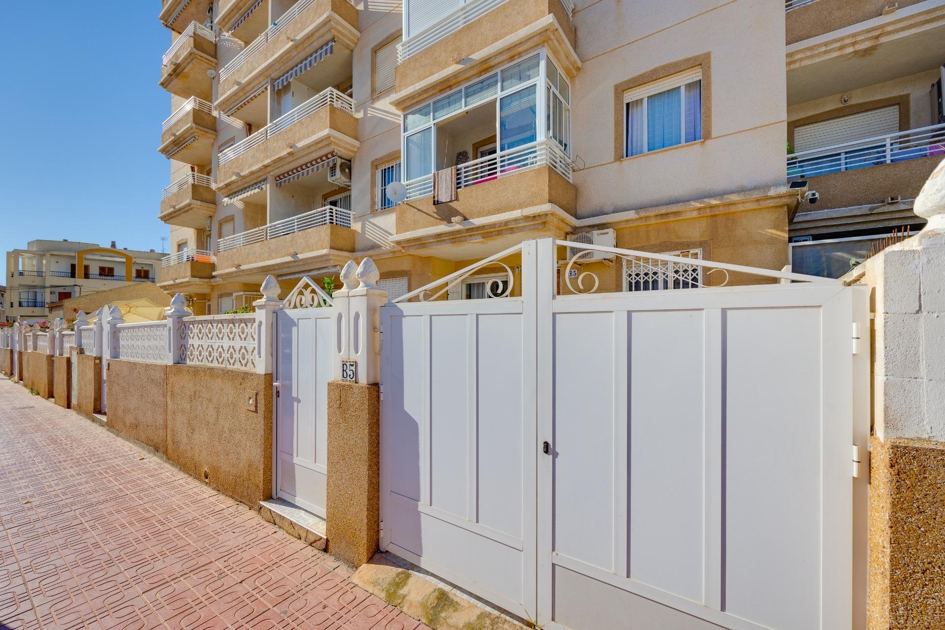 Resale - Planta baja - Torrevieja - Playa de los Locos