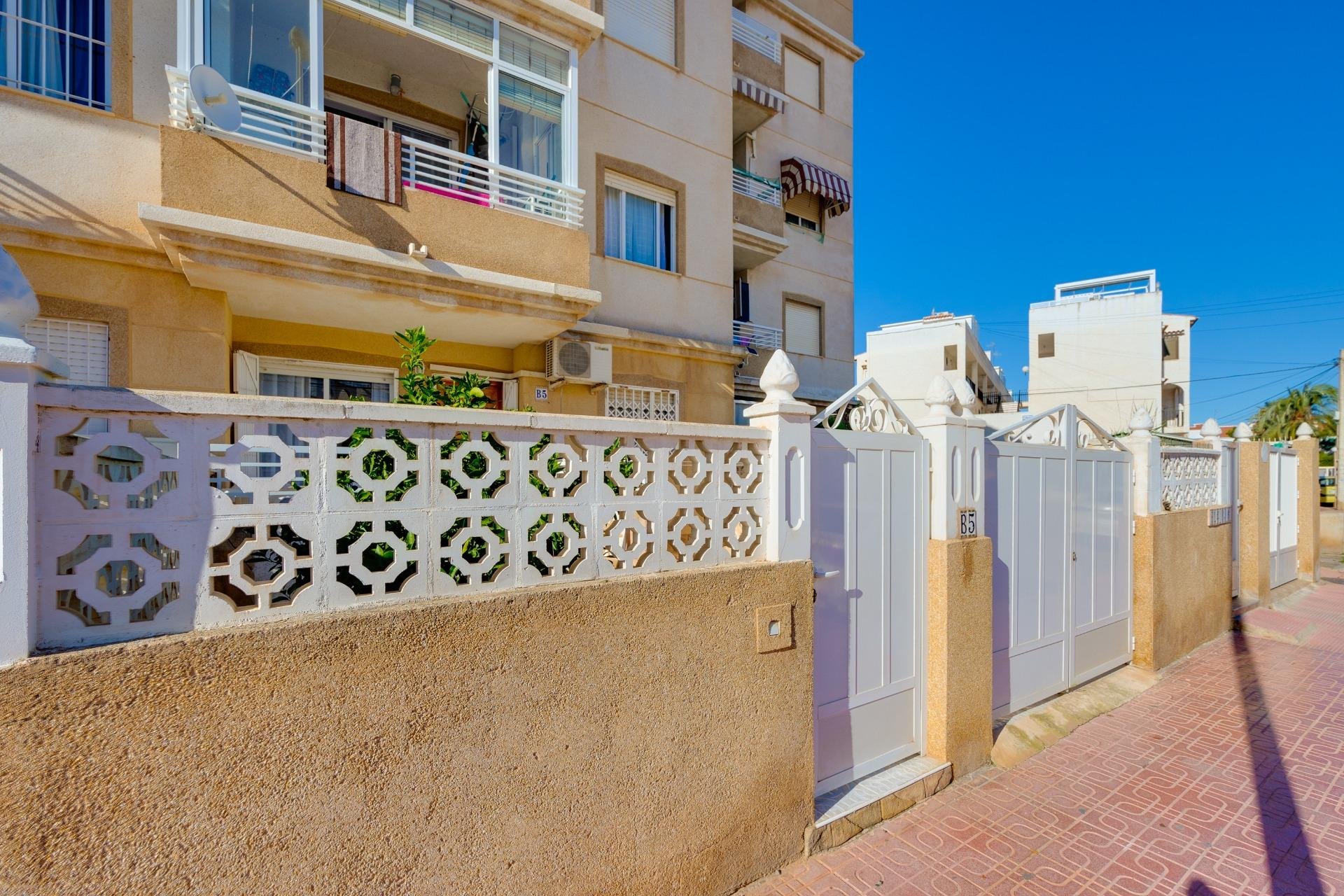 Resale - Planta baja - Torrevieja - Playa de los Locos