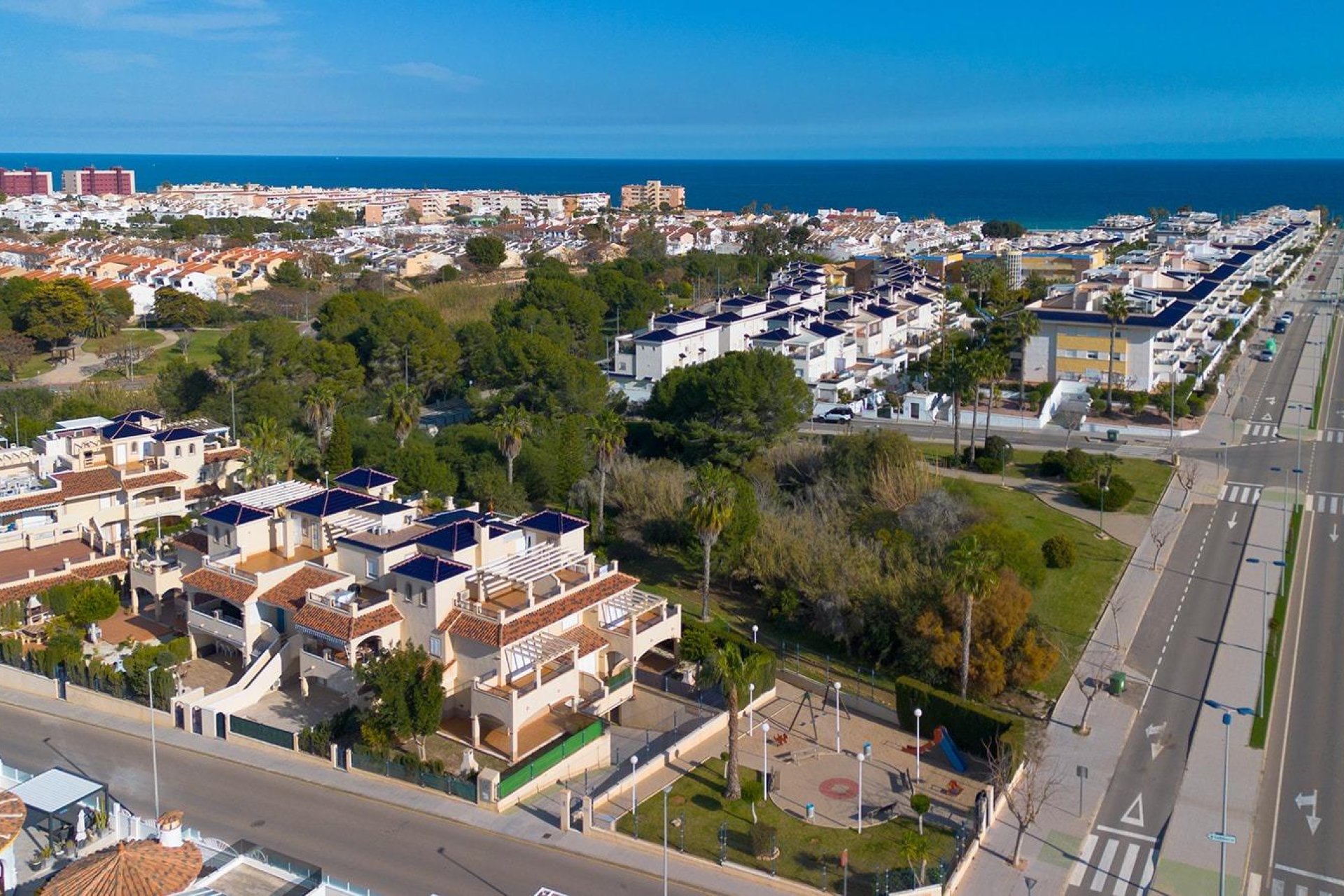 Resale - Townhouse - Pilar de la Horadada - Mil Palmeras